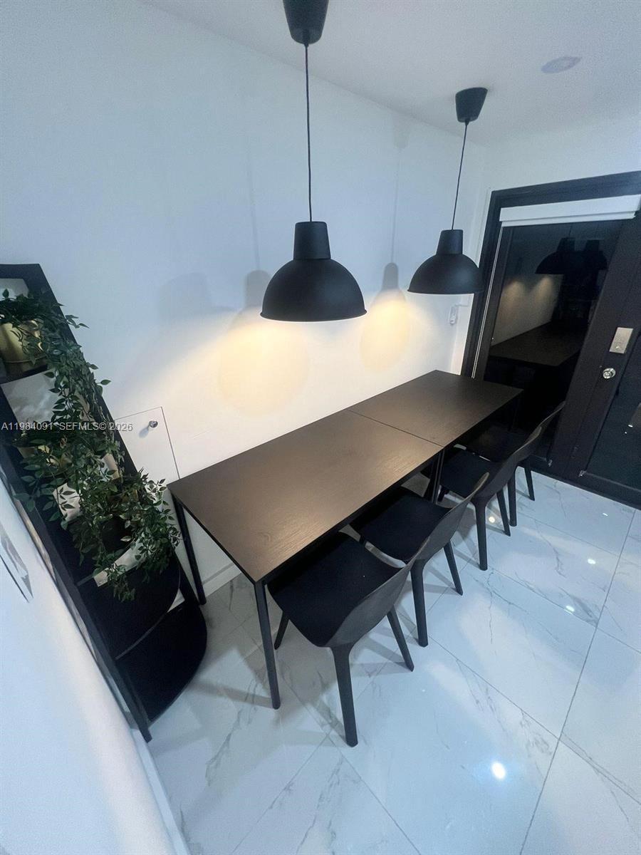 1220 NW 37th Ave # 0