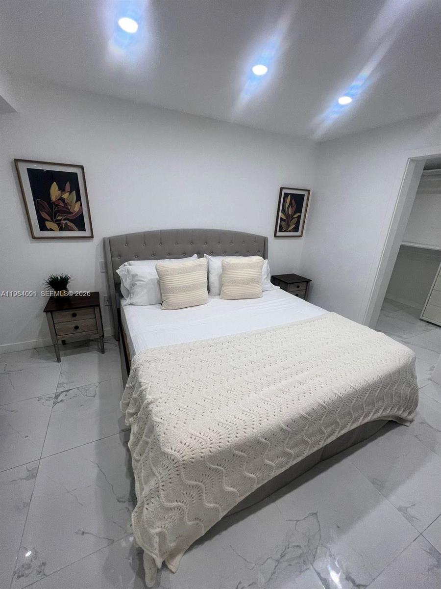 1220 NW 37th Ave # 0