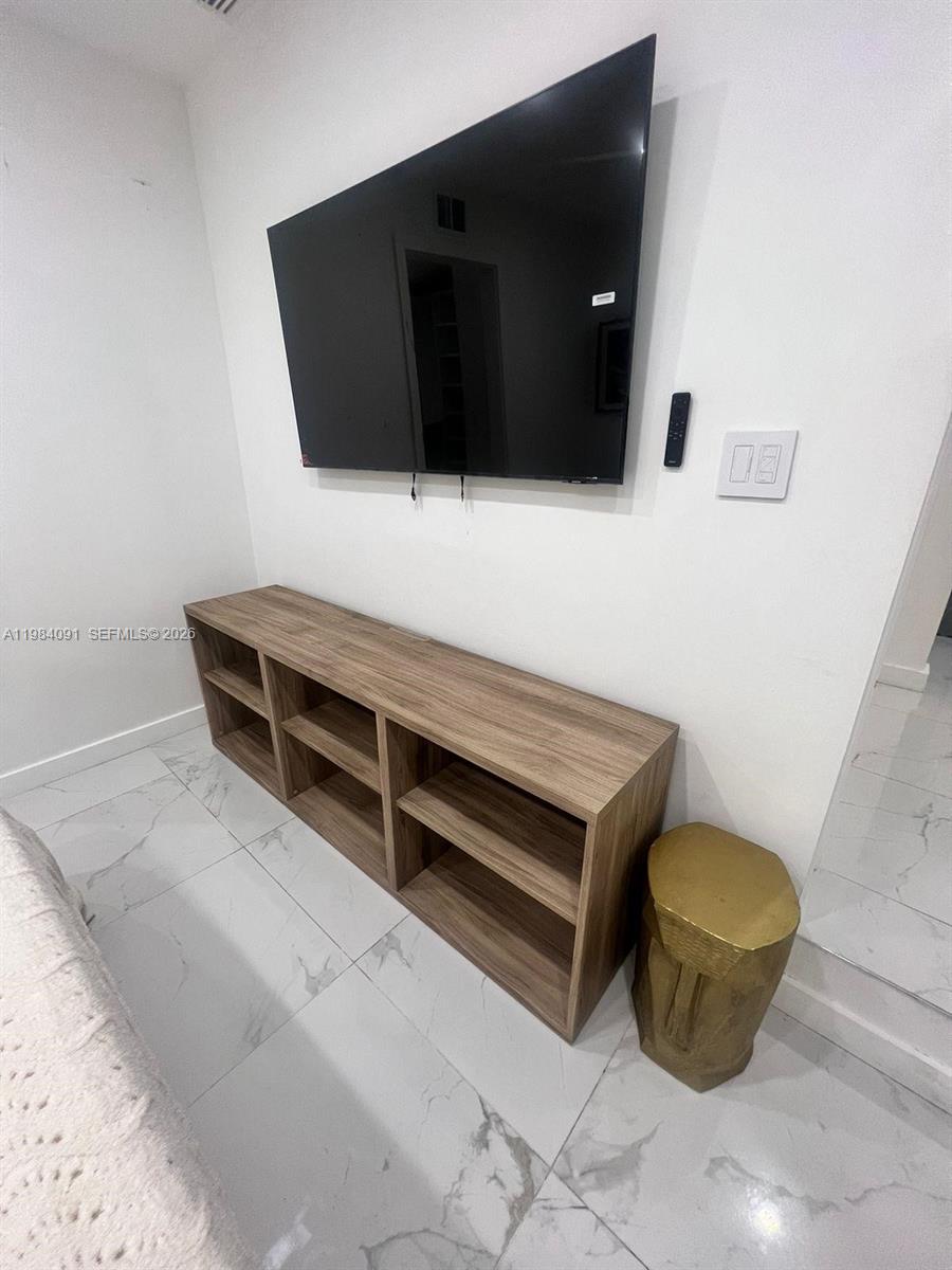 1220 NW 37th Ave # 0