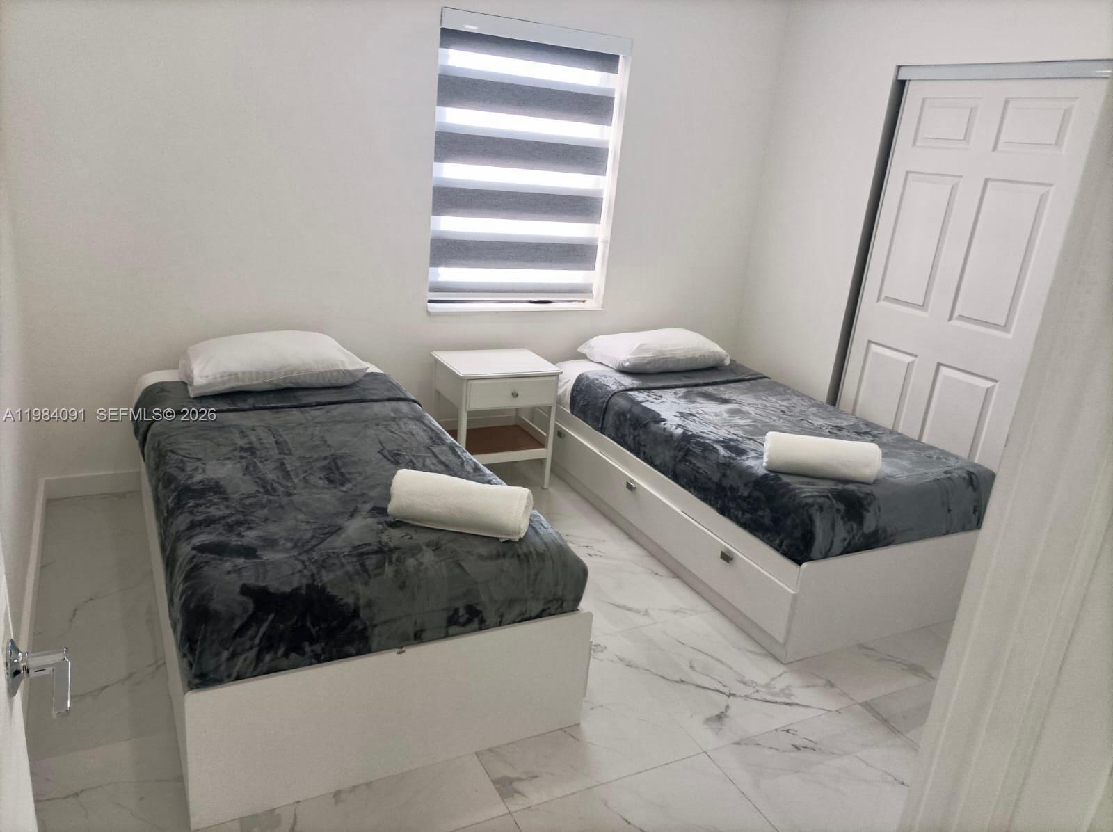 1220 NW 37th Ave # 0