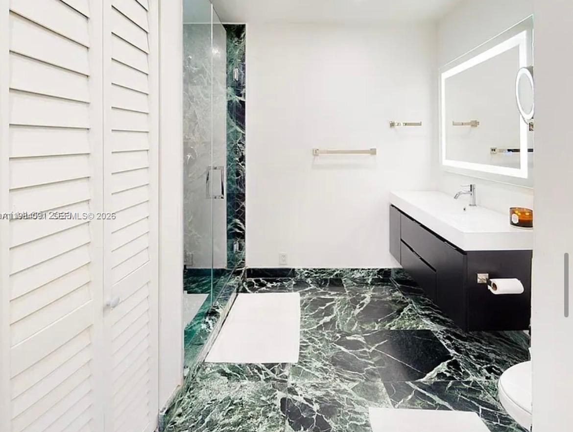 1220 NW 37th Ave # 0