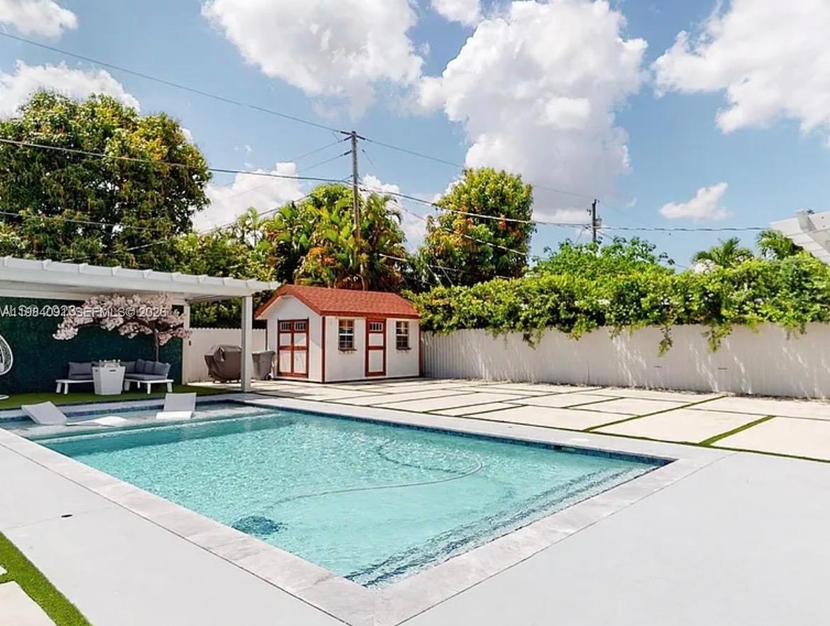 1220 NW 37th Ave # 0