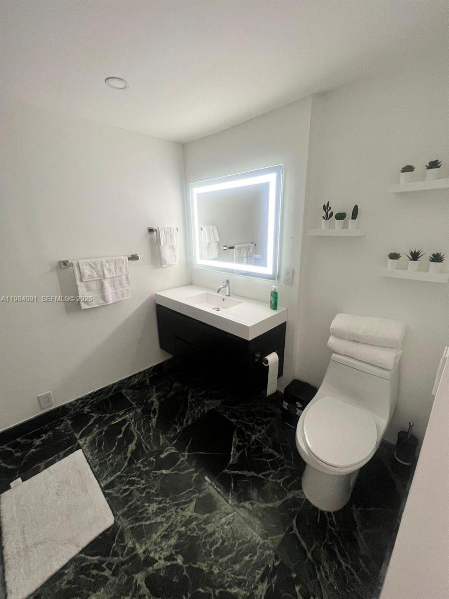 1220 NW 37th Ave # 0