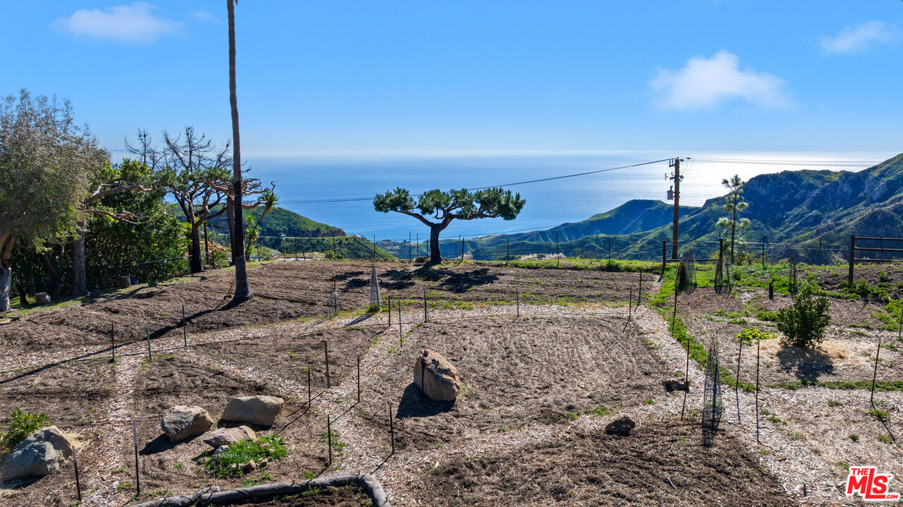 23424 W Moon Shadows Dr