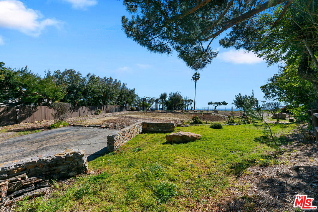 23424 W Moon Shadows Dr