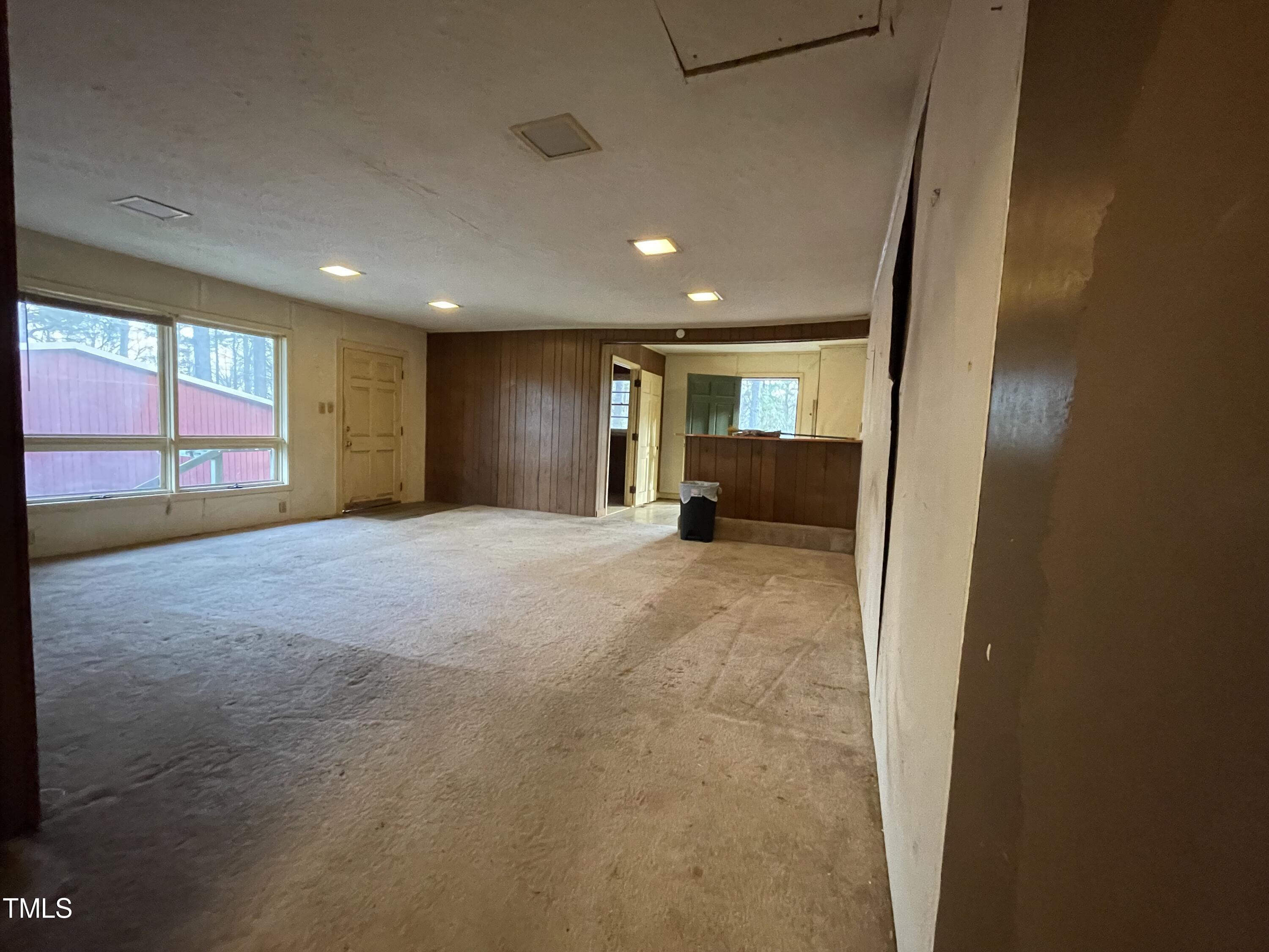 106 N Lakeside Drive