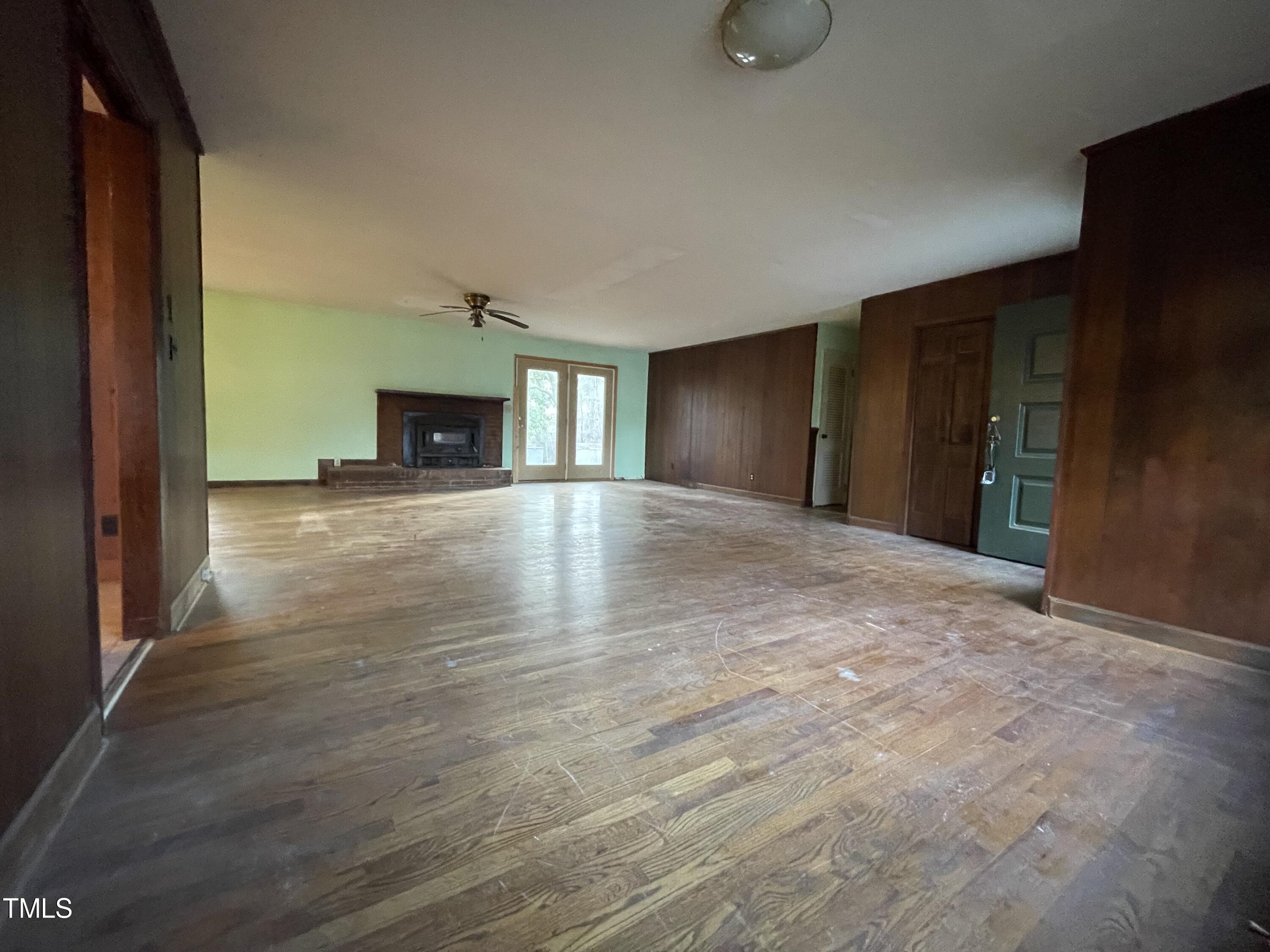 106 N Lakeside Drive