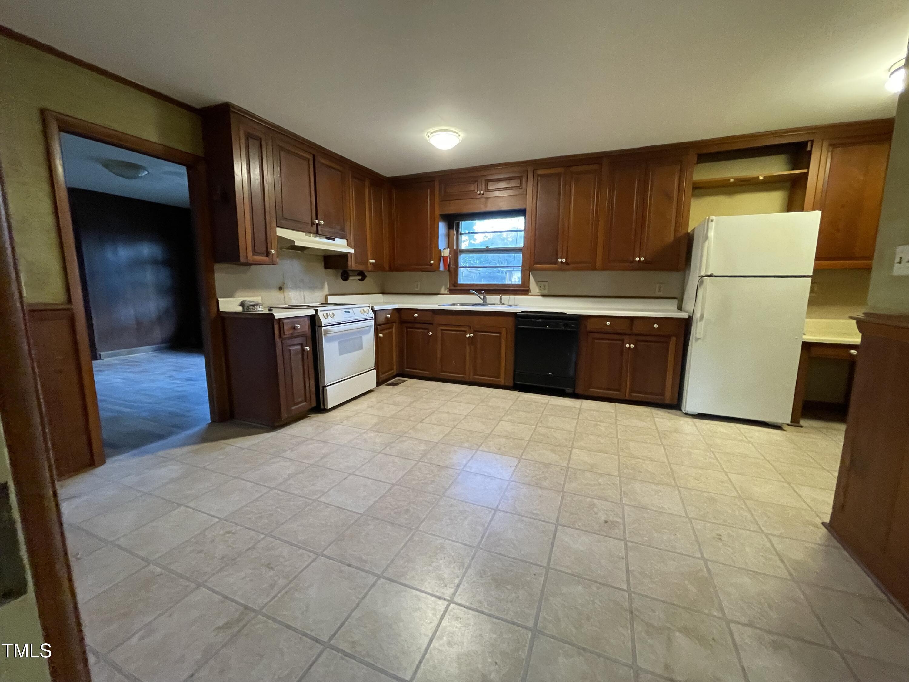 106 N Lakeside Drive