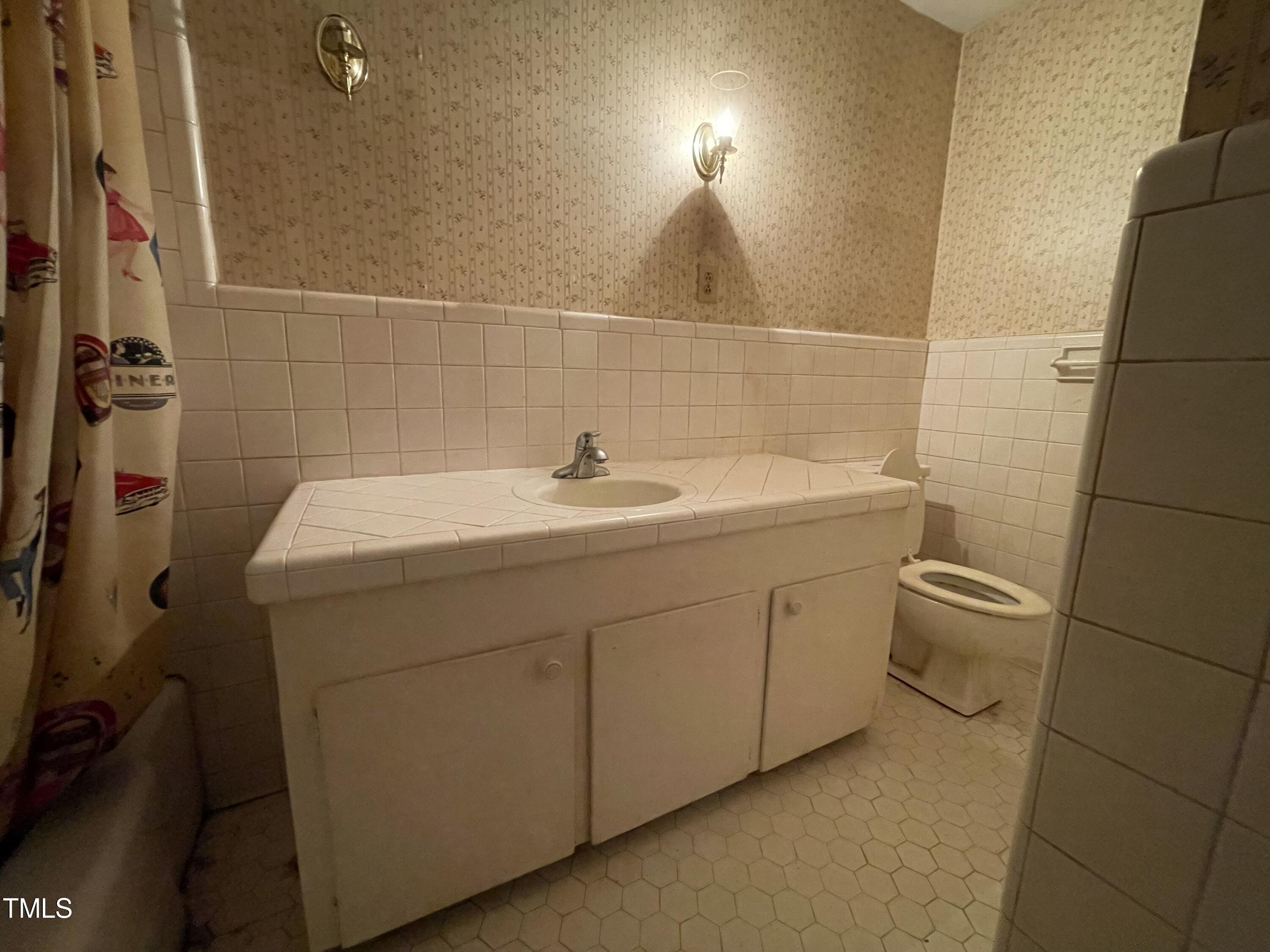 106 N Lakeside Drive