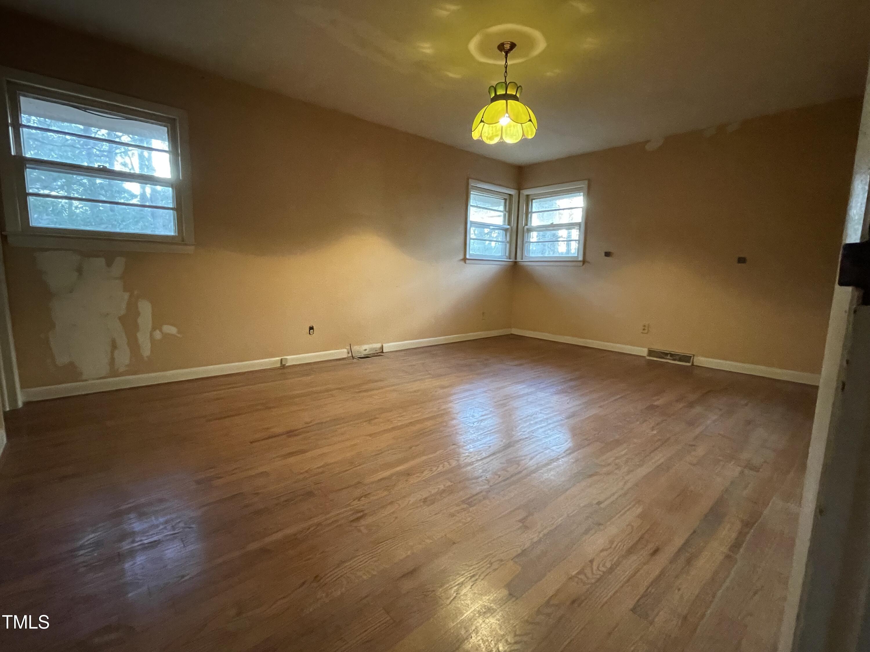 106 N Lakeside Drive