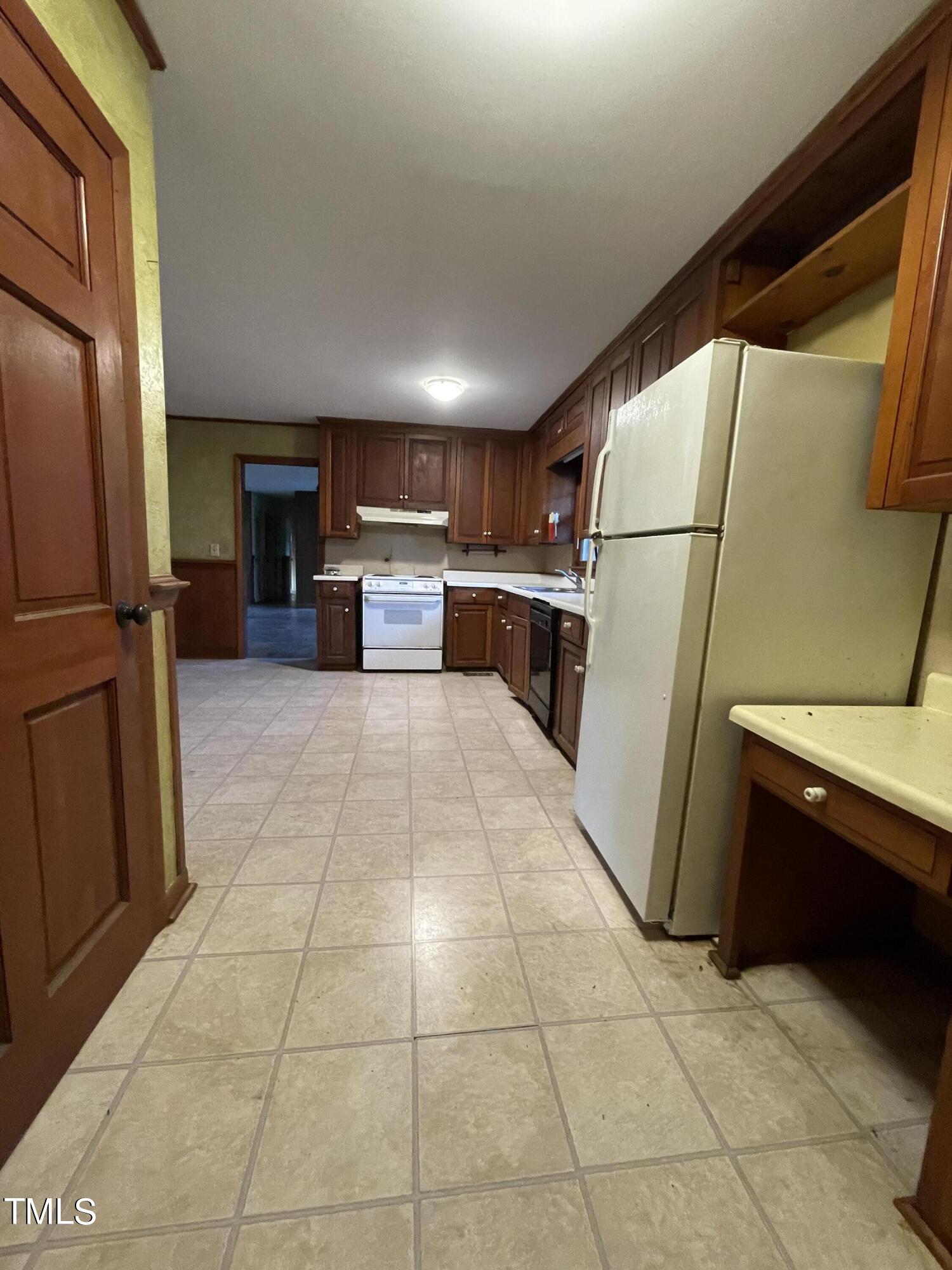 106 N Lakeside Drive