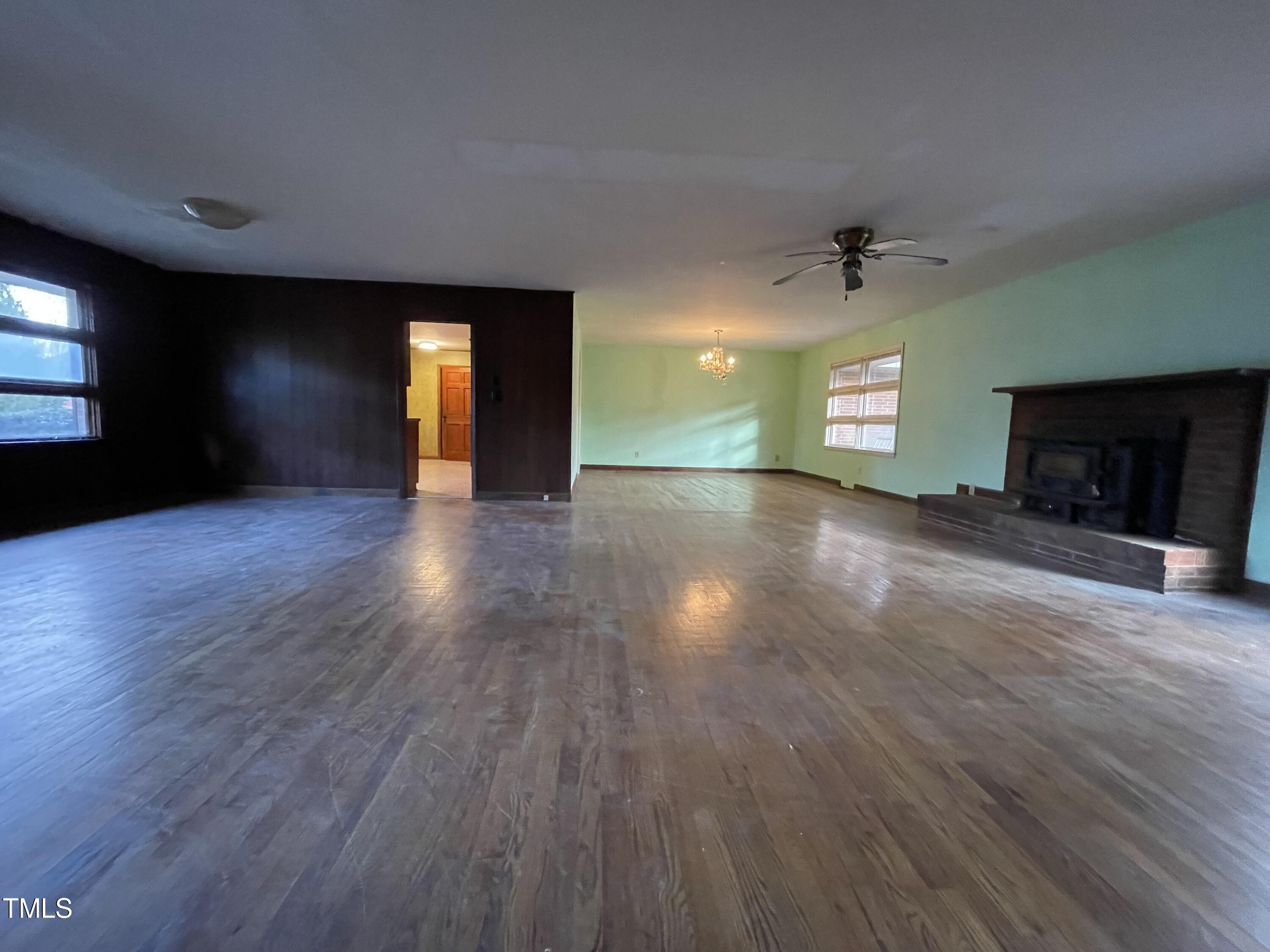 106 N Lakeside Drive