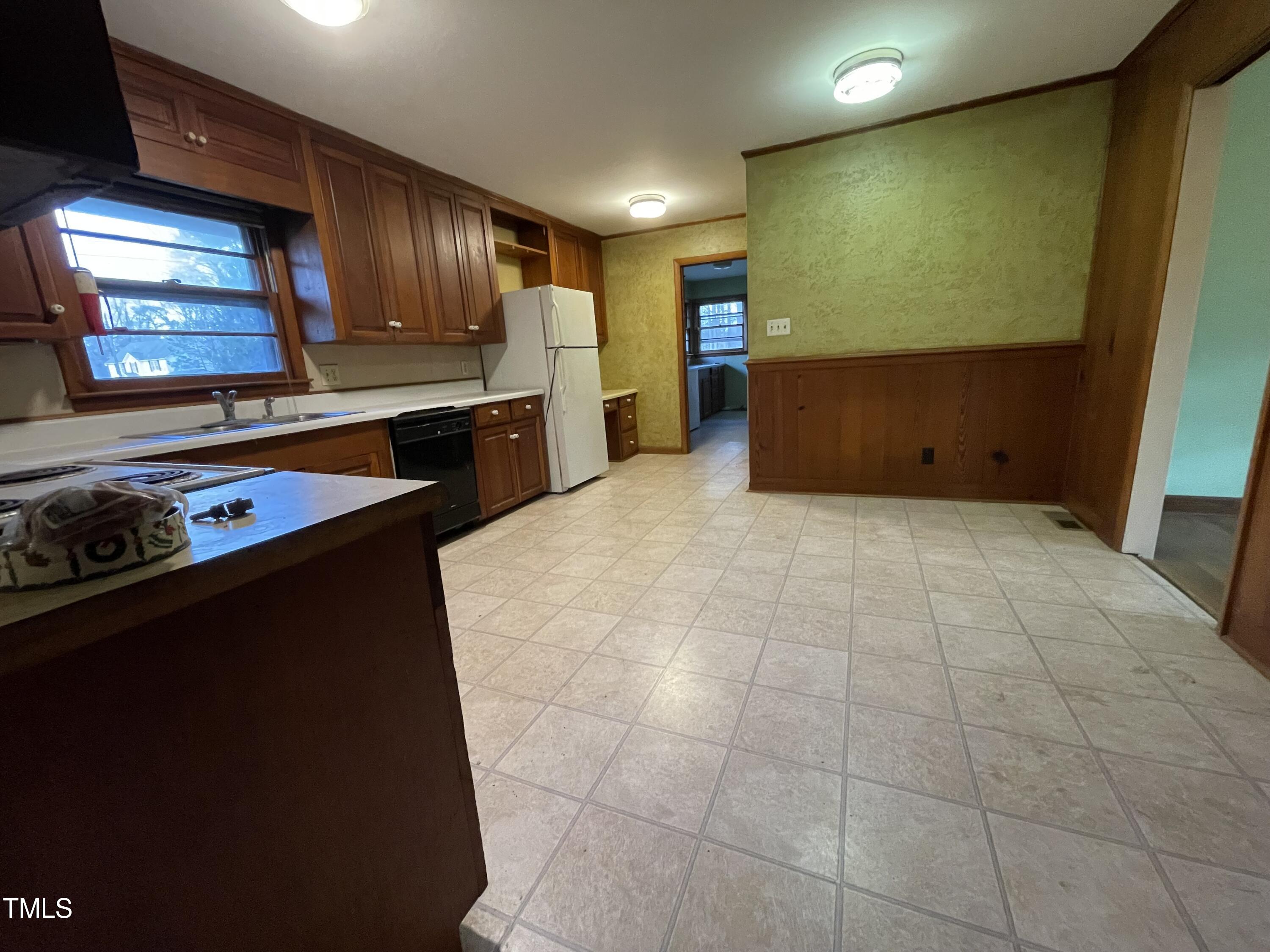 106 N Lakeside Drive