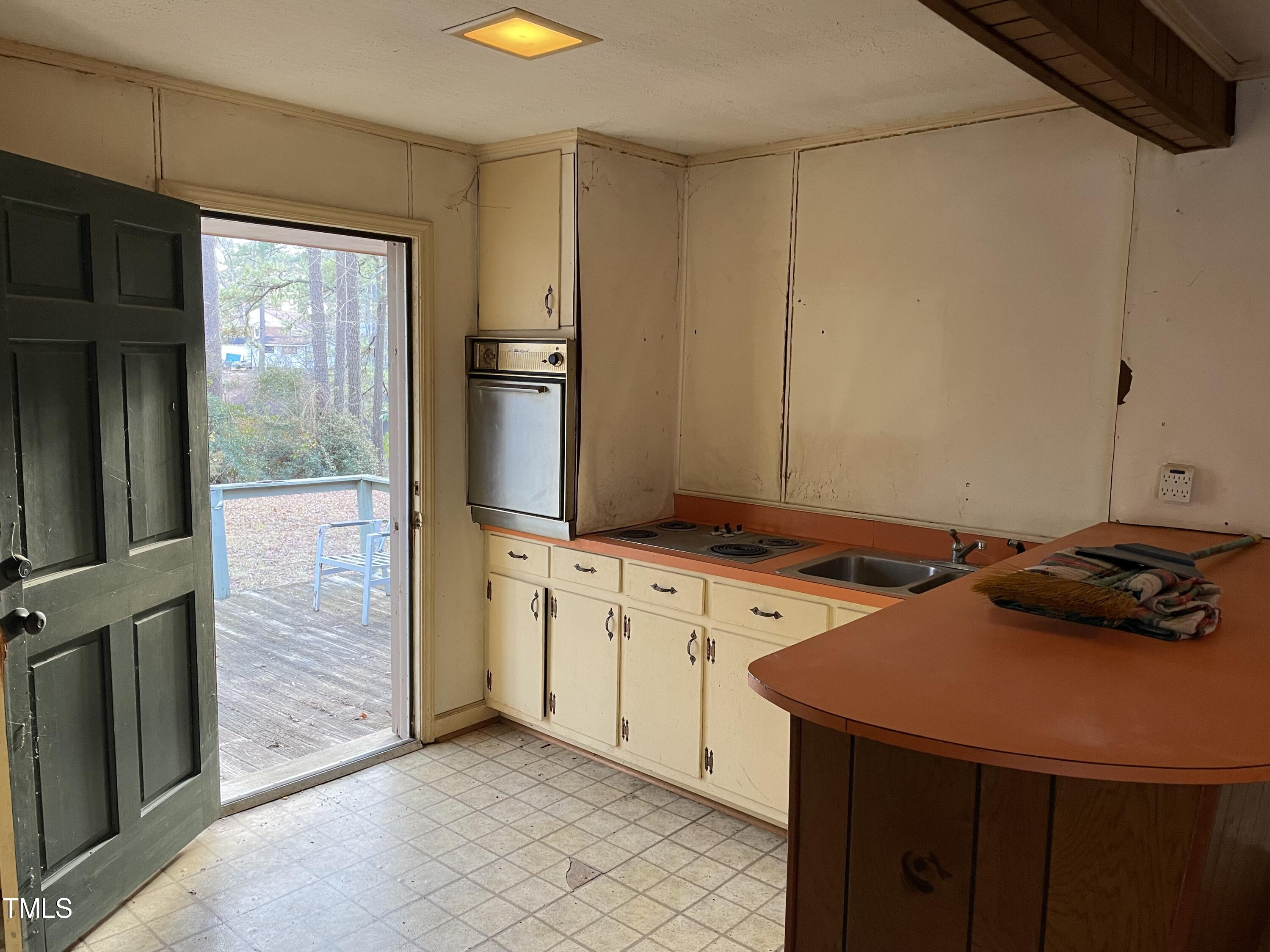 106 N Lakeside Drive