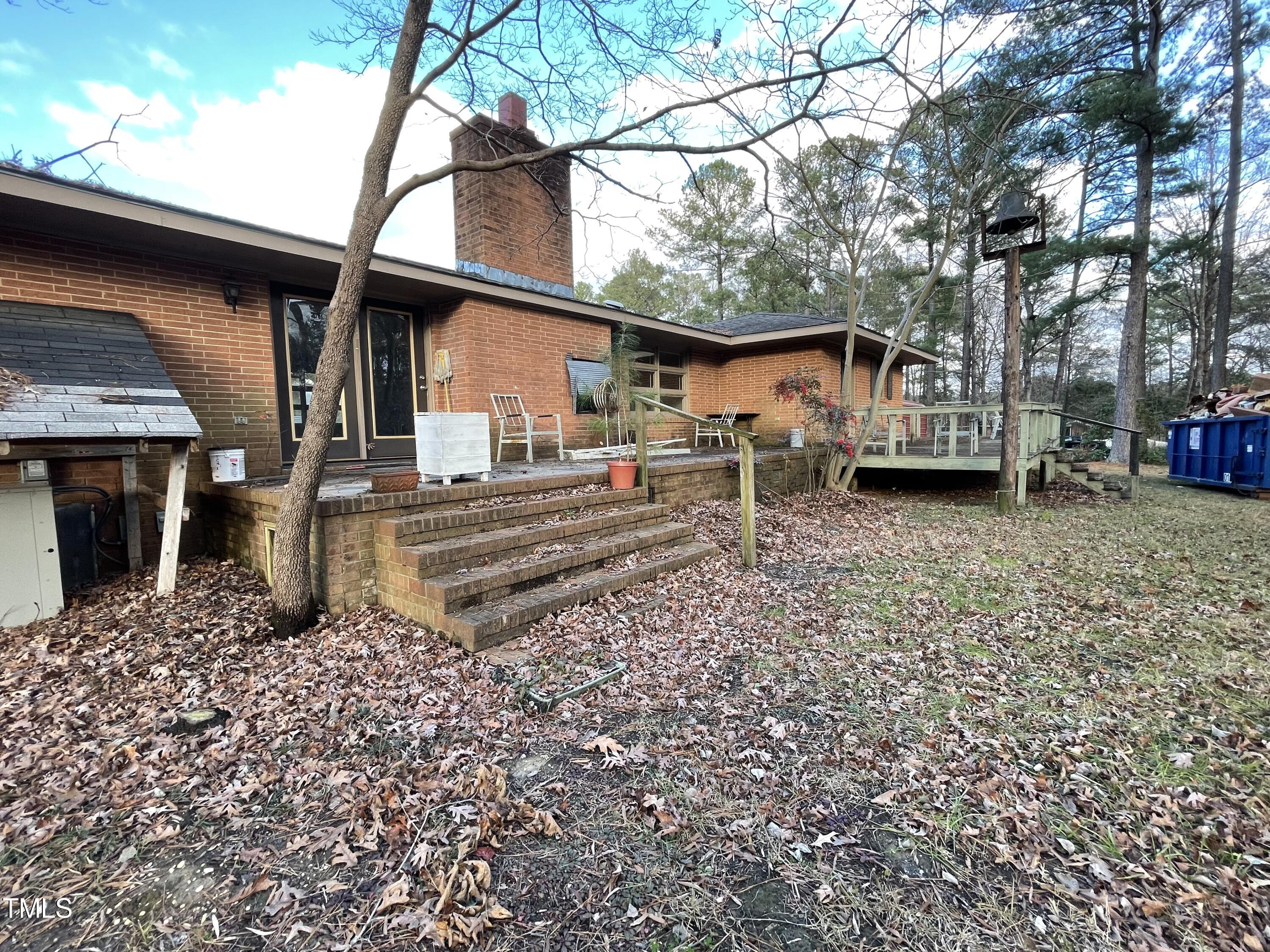 106 N Lakeside Drive