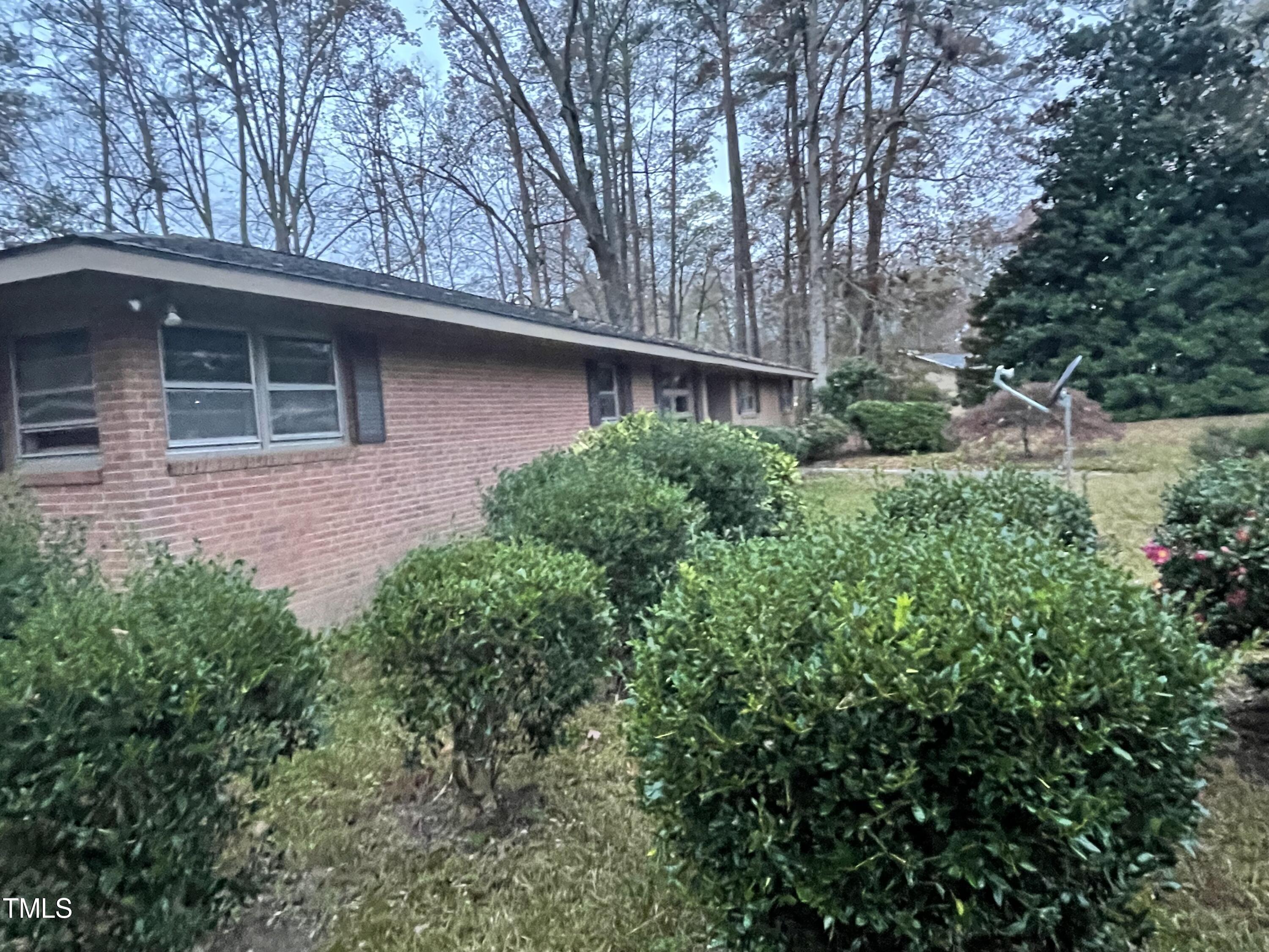 106 N Lakeside Drive