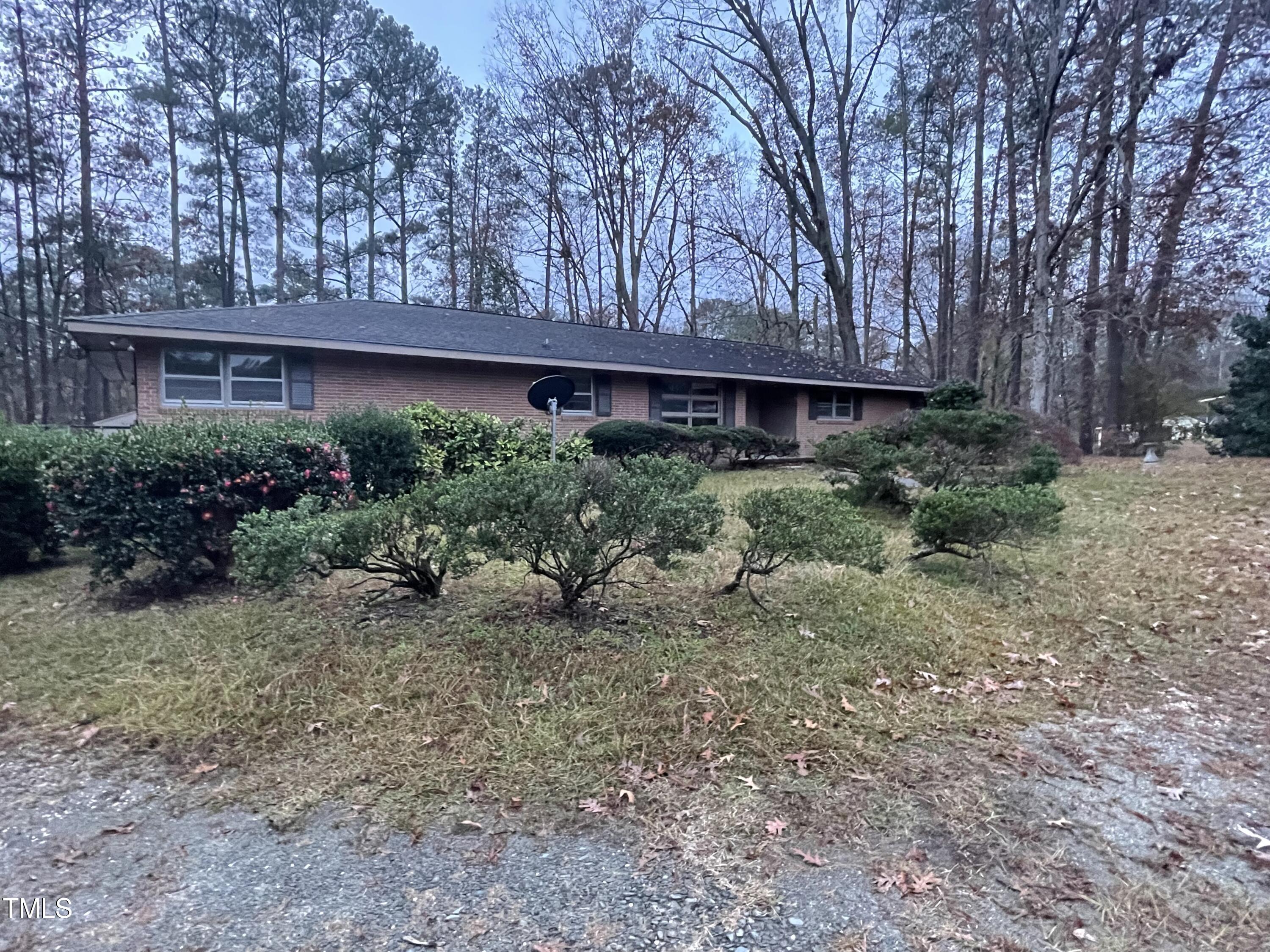 106 N Lakeside Drive