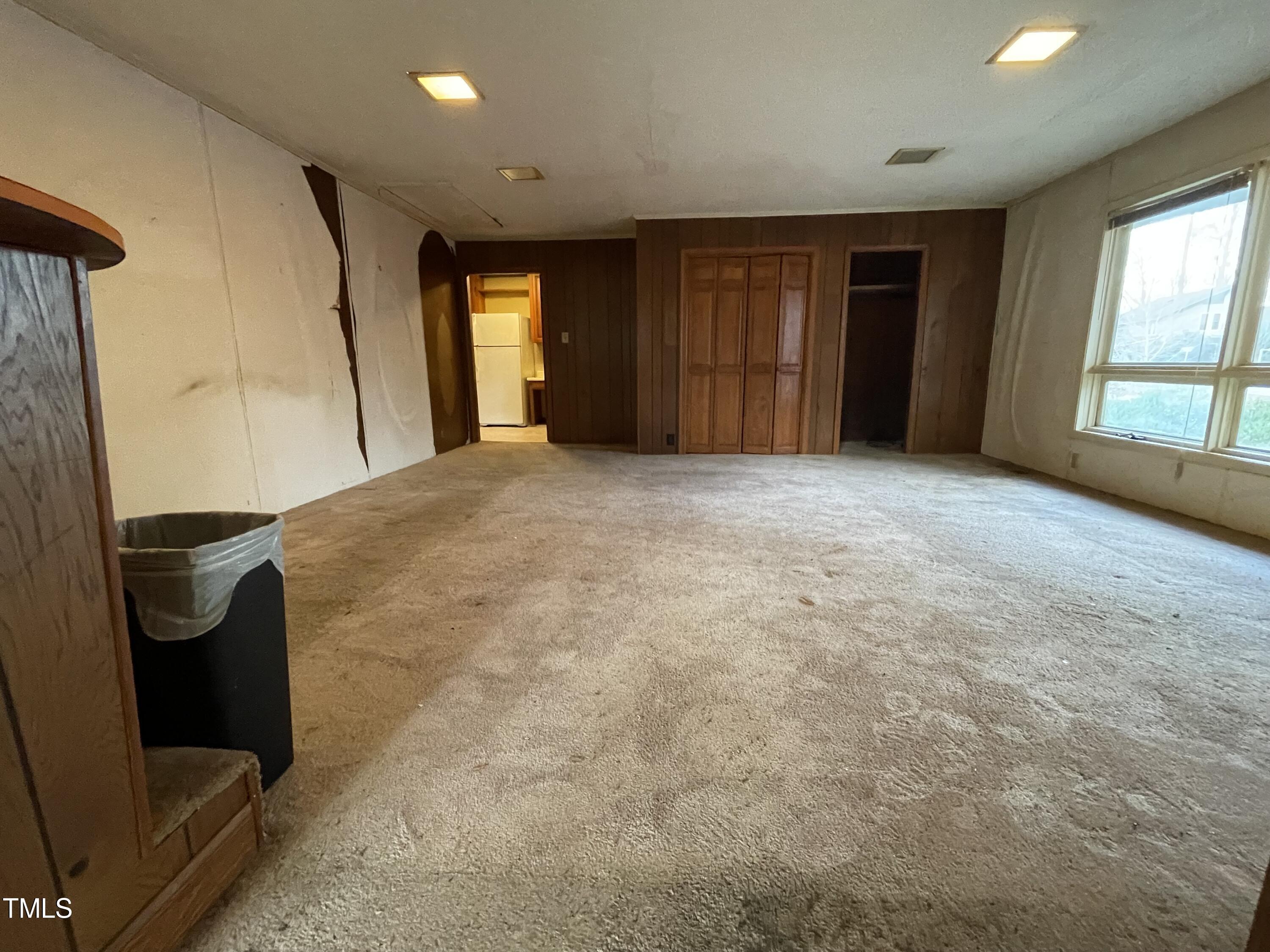 106 N Lakeside Drive