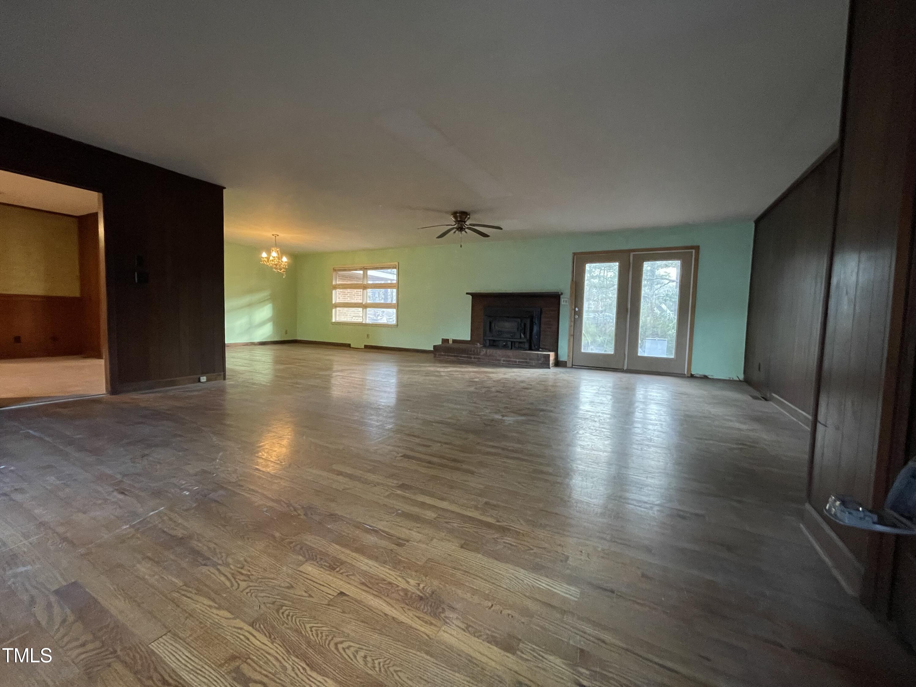 106 N Lakeside Drive