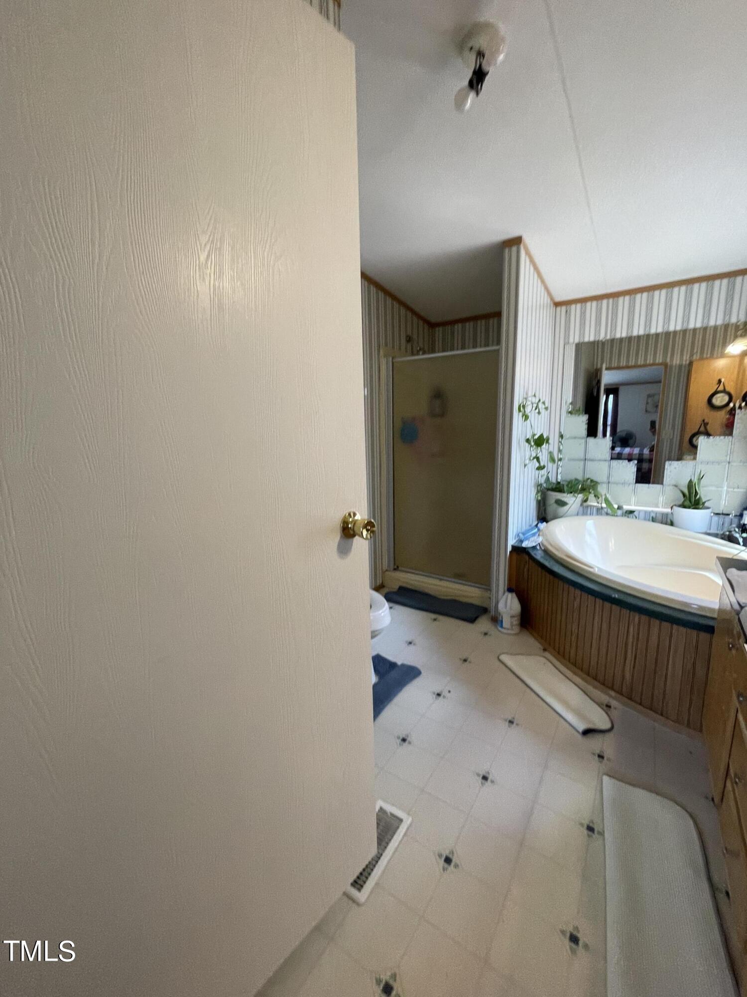 2290 Lake Artesia Road