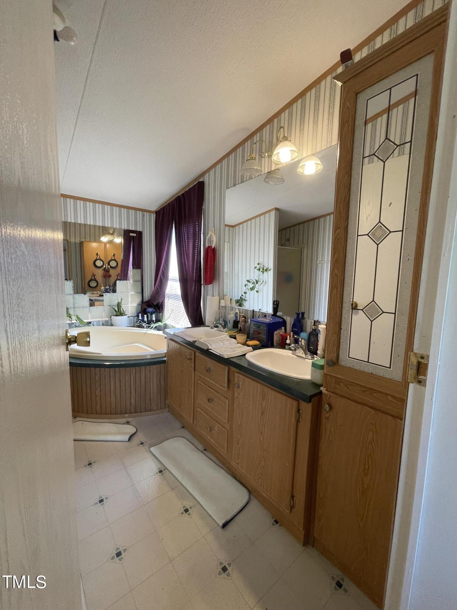 2290 Lake Artesia Road