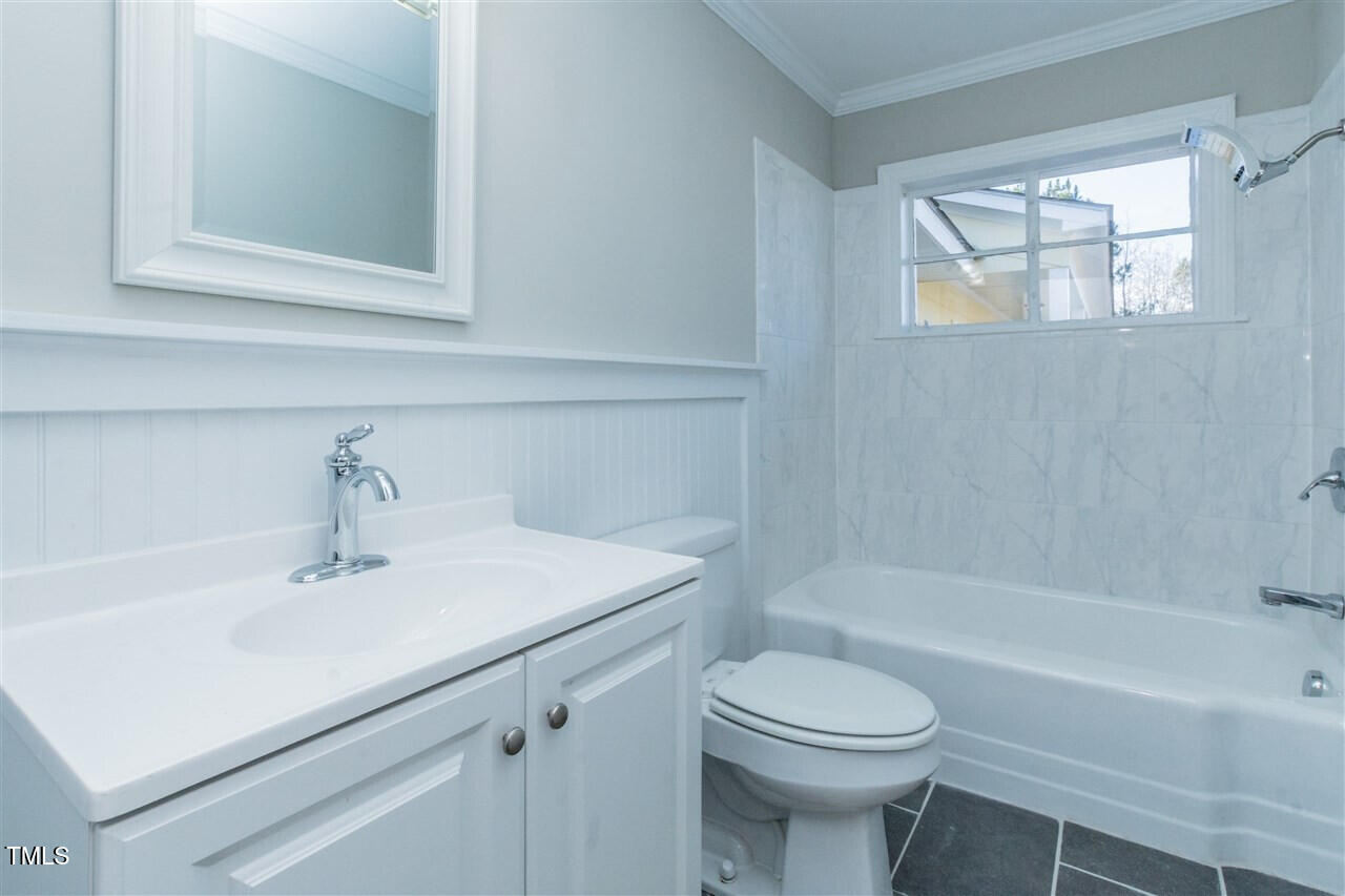 9439 Clayton Boulevard