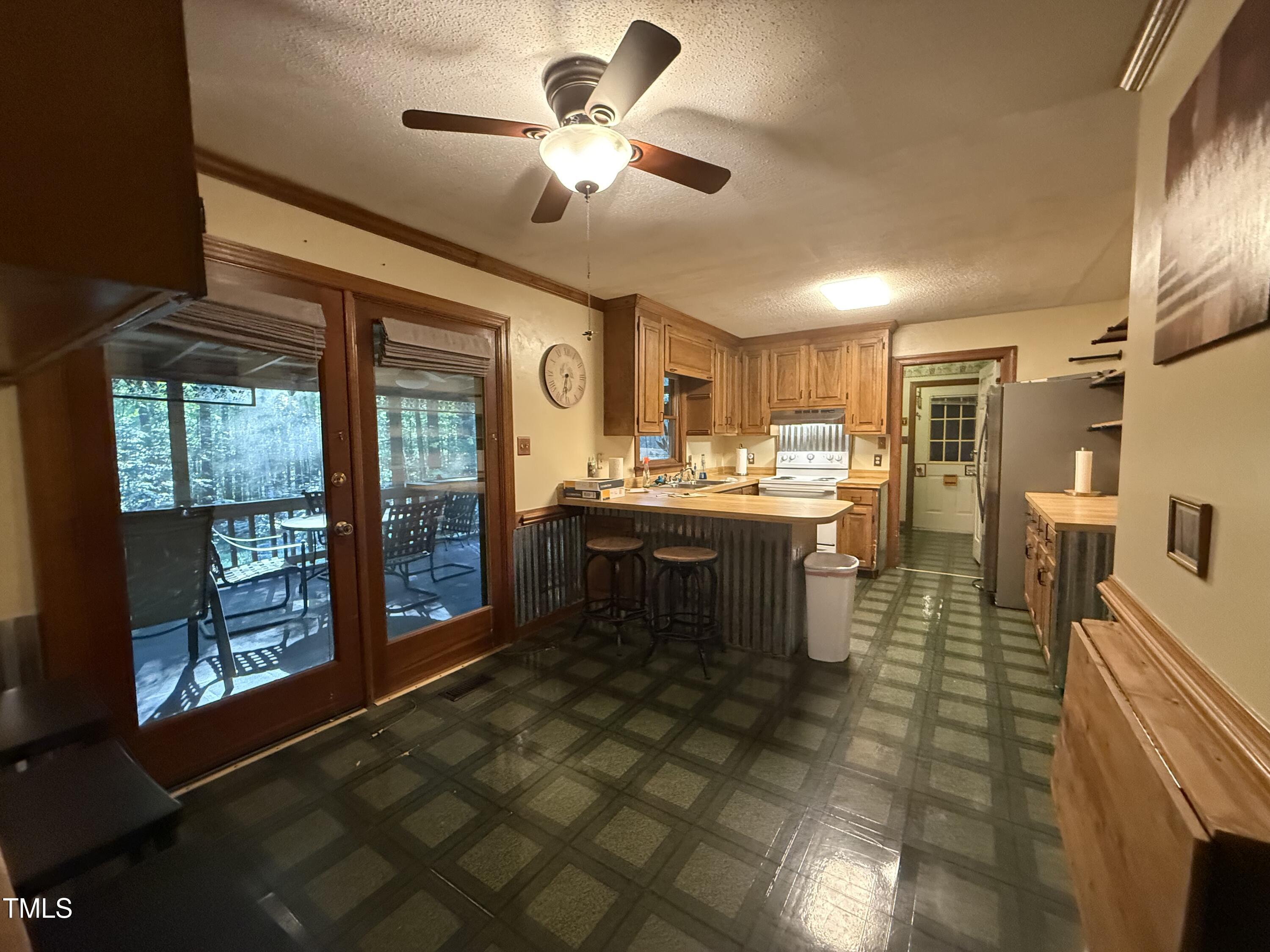 2037 Deer Trail