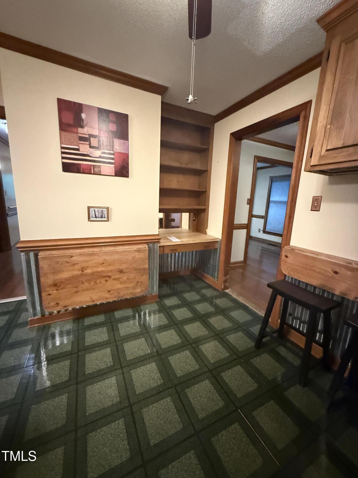 2037 Deer Trail