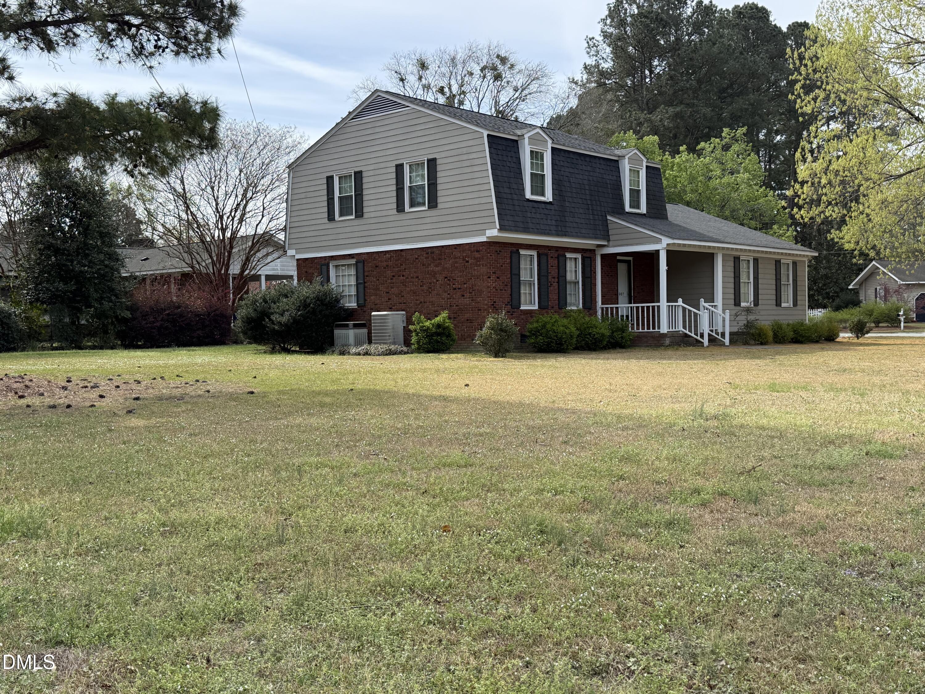 907 Chestnut Drive