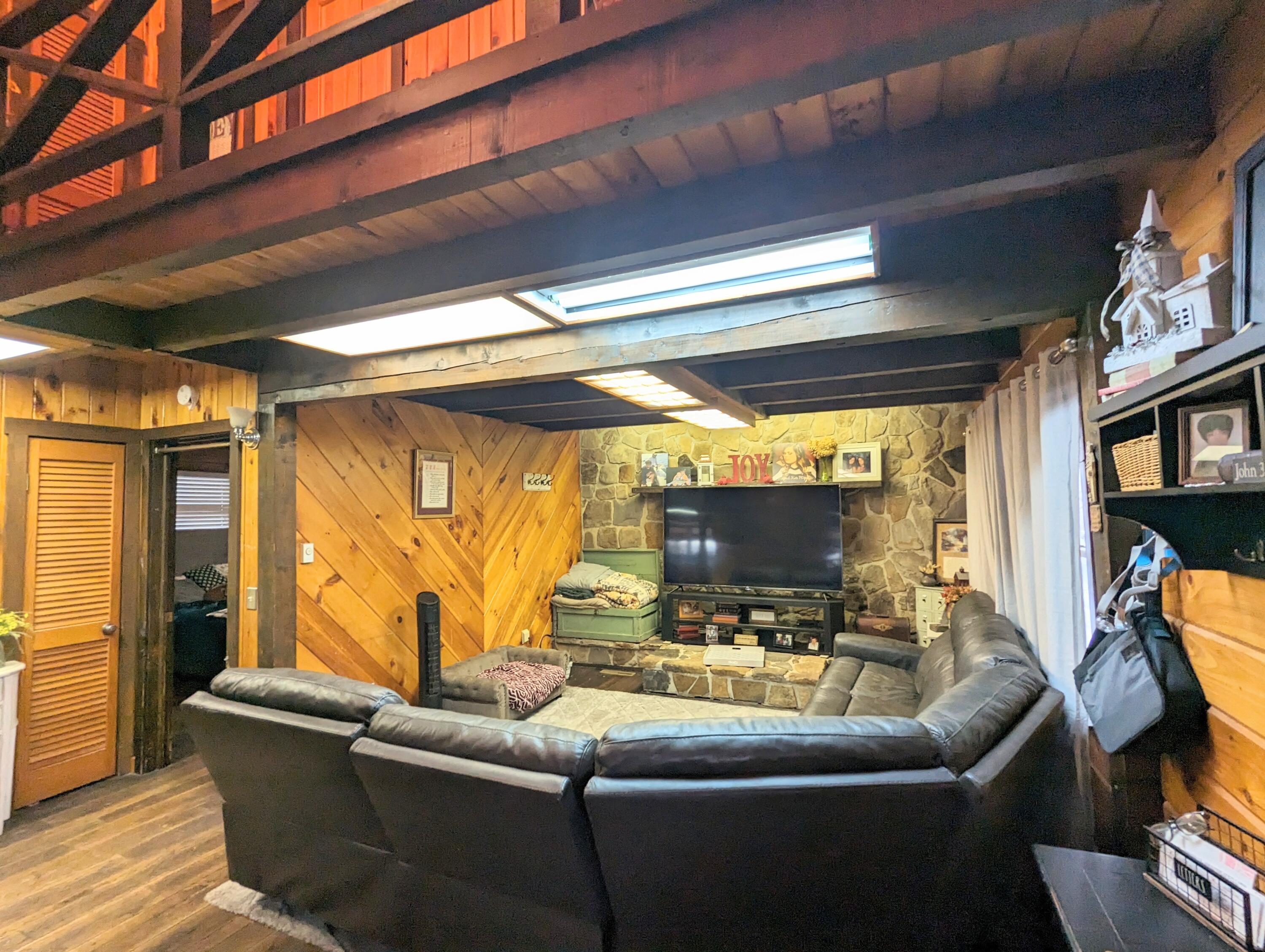 155 Commanders Lane