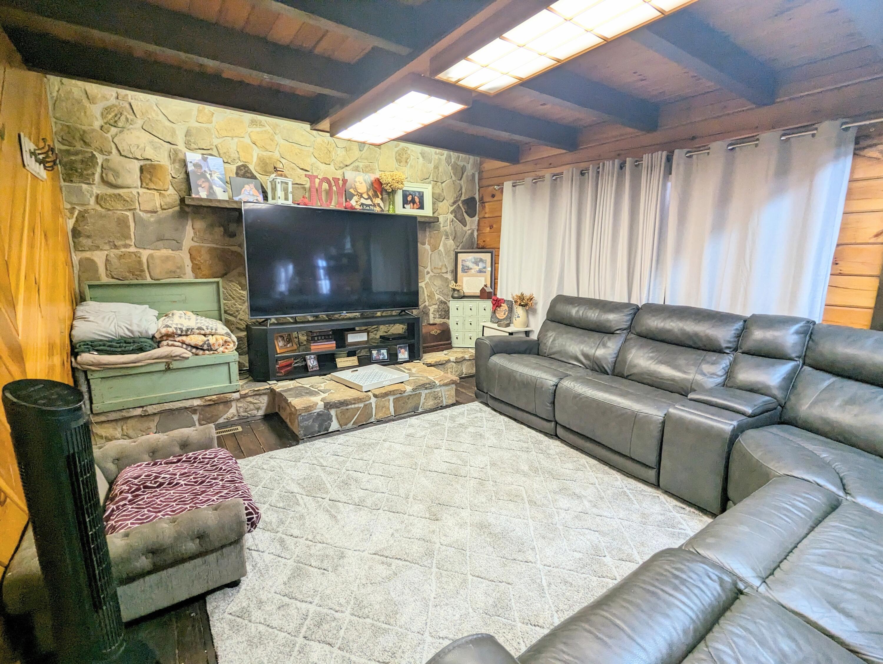 155 Commanders Lane