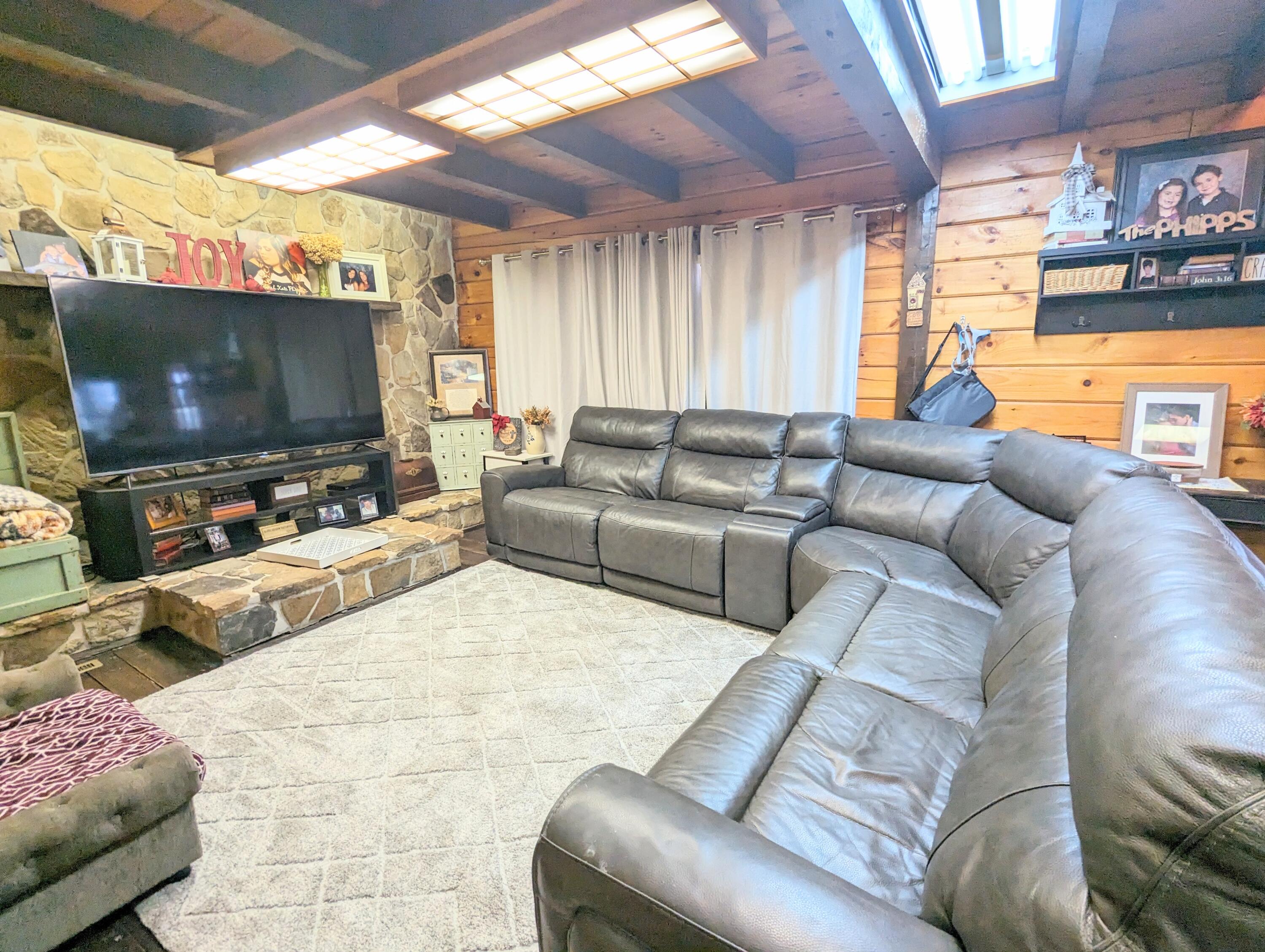 155 Commanders Lane