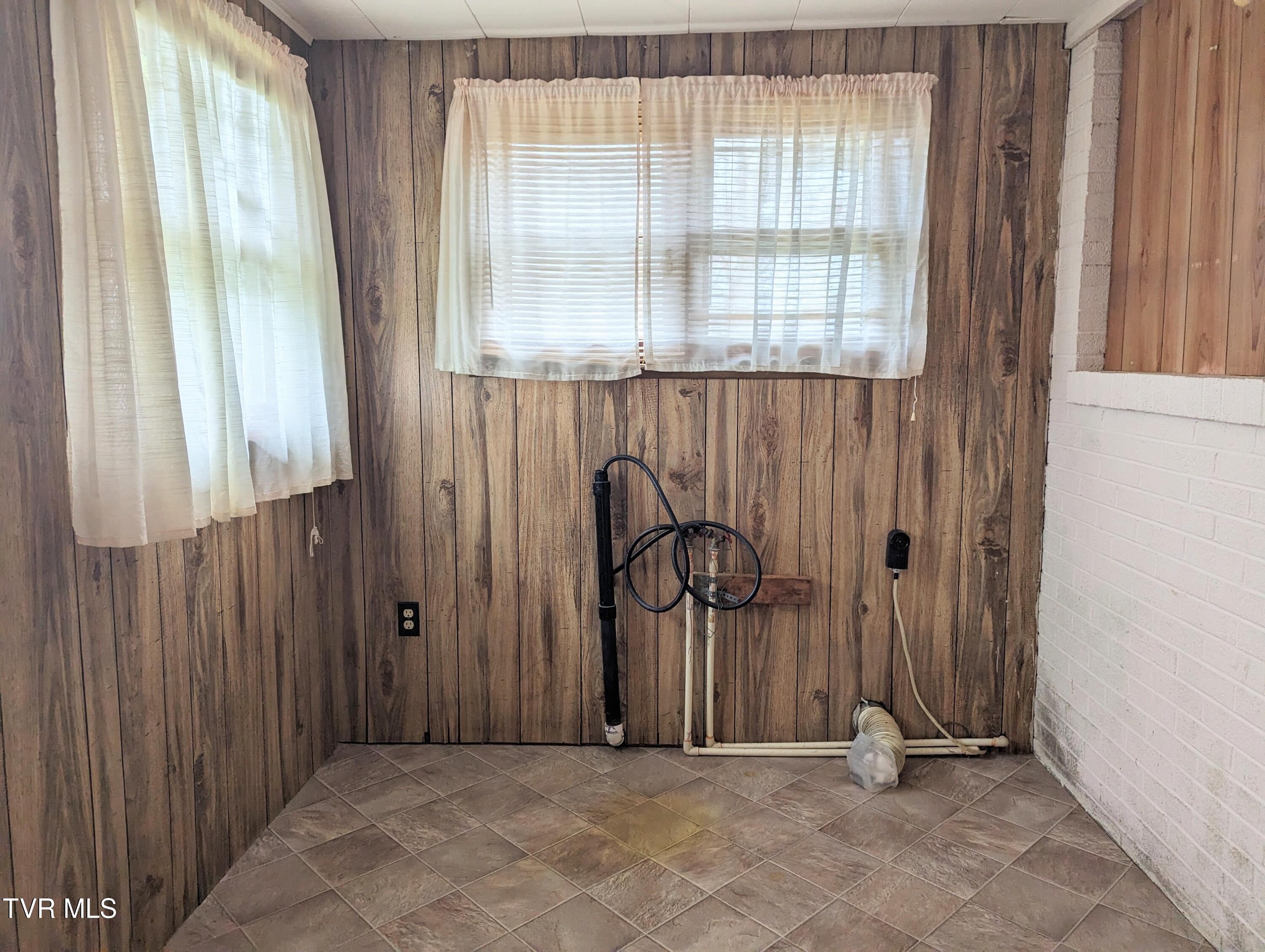 1544 Compton Combs Ridge Road