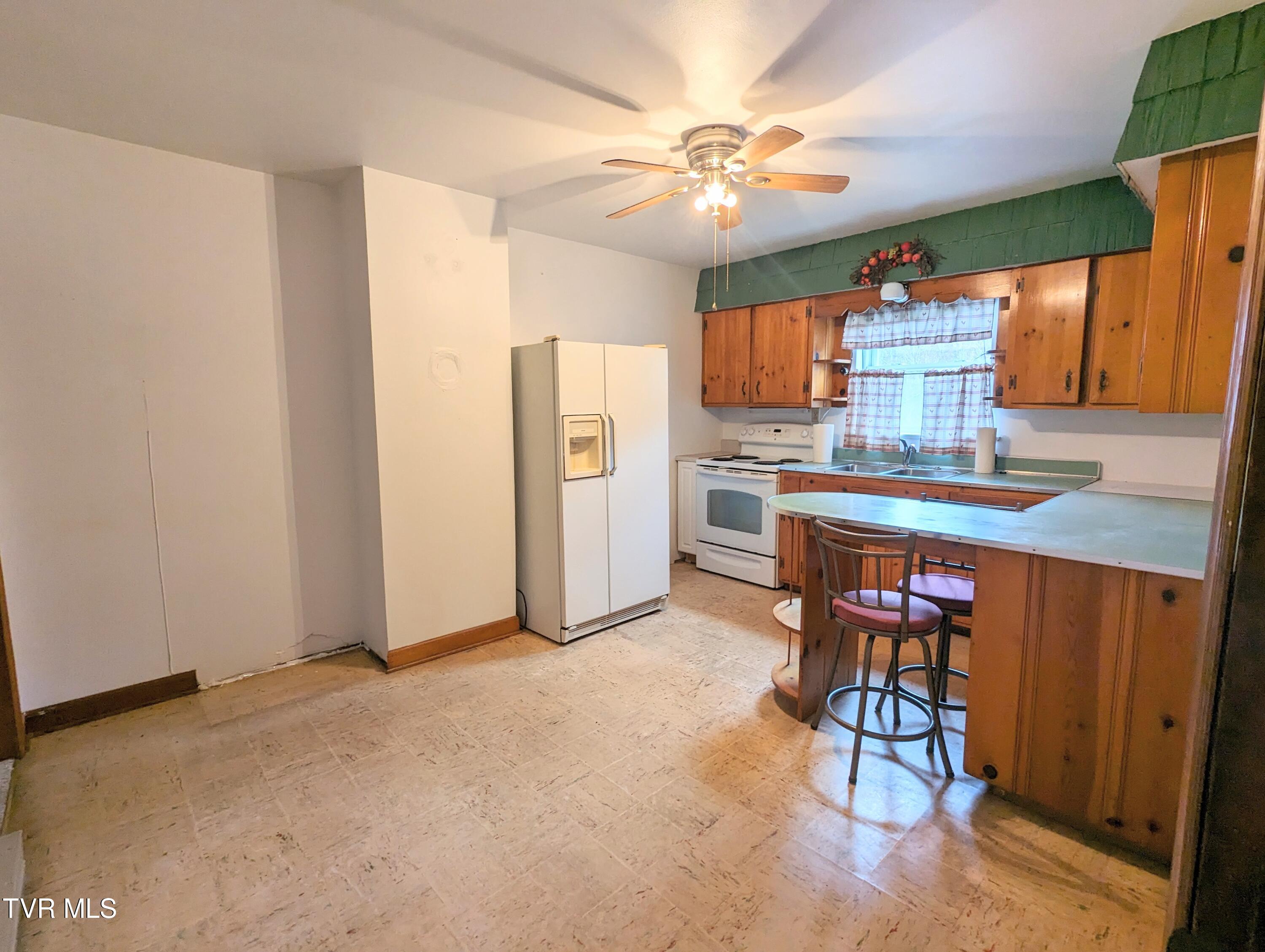 1544 Compton Combs Ridge Road