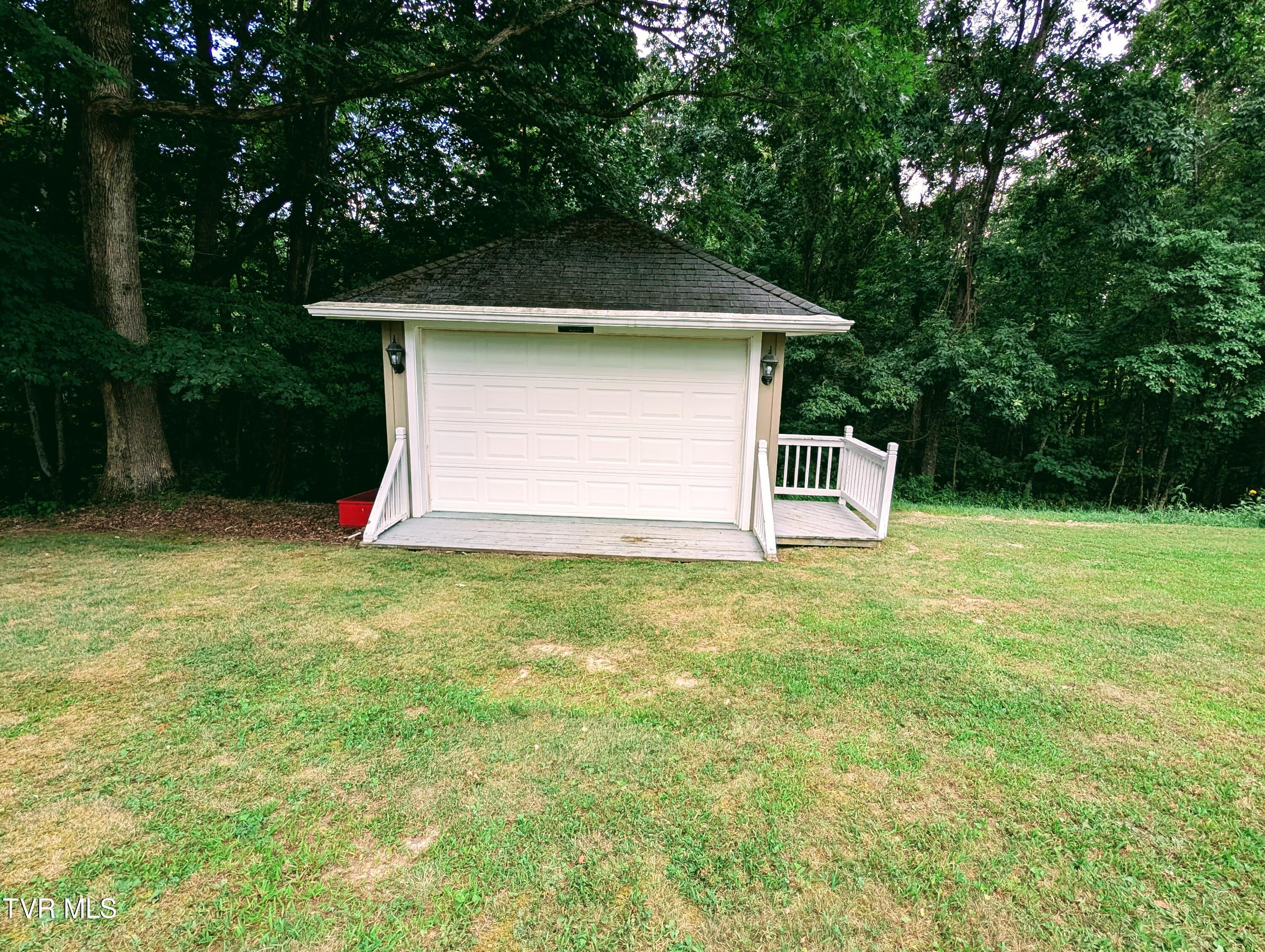 1058 Nealy Ridge