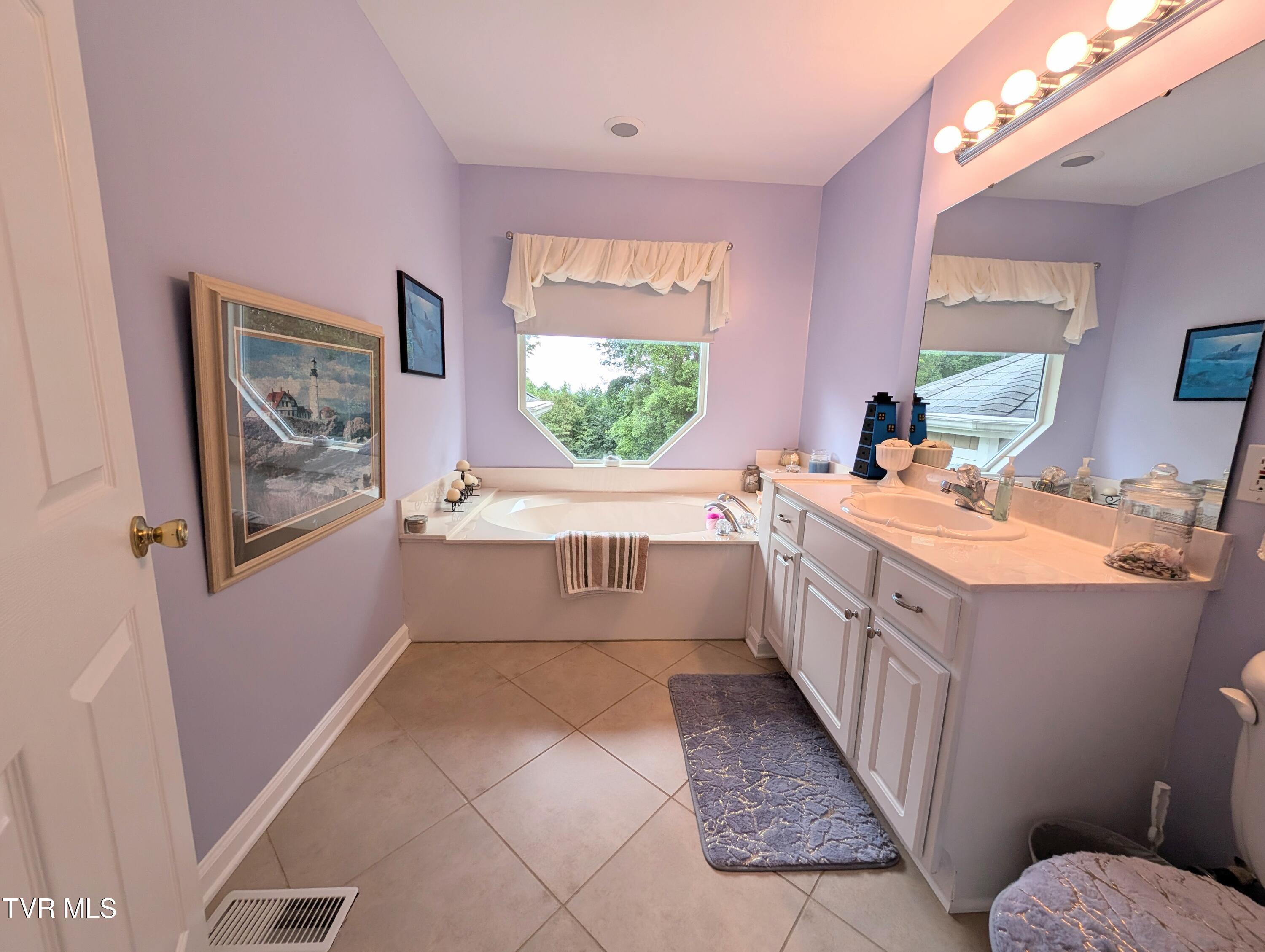 1058 Nealy Ridge
