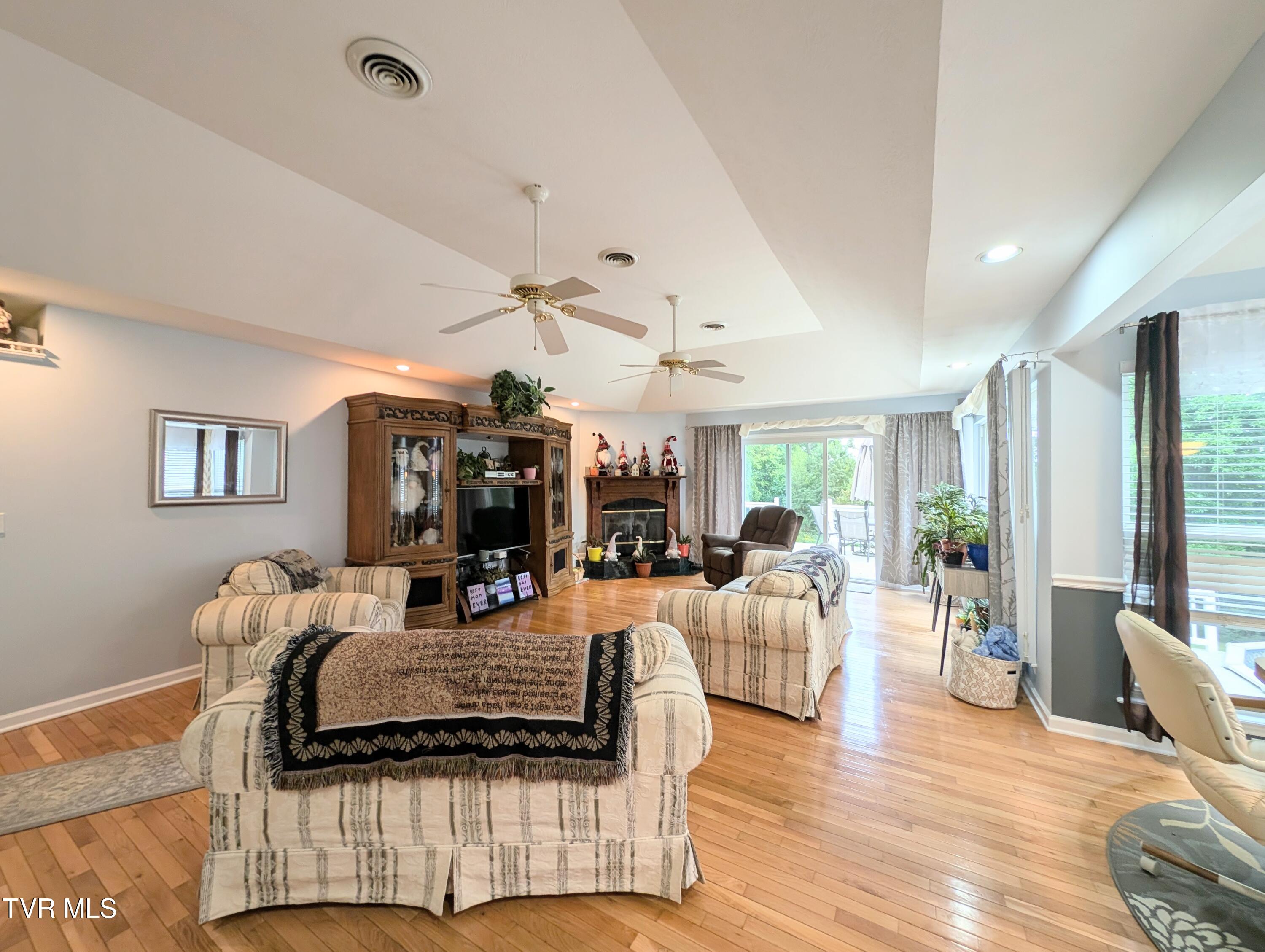 1058 Nealy Ridge
