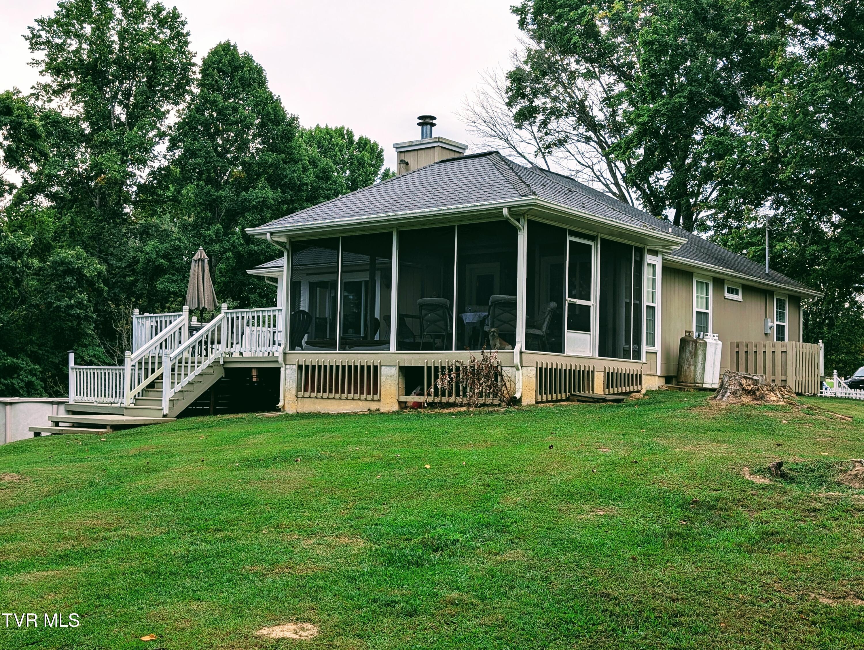1058 Nealy Ridge
