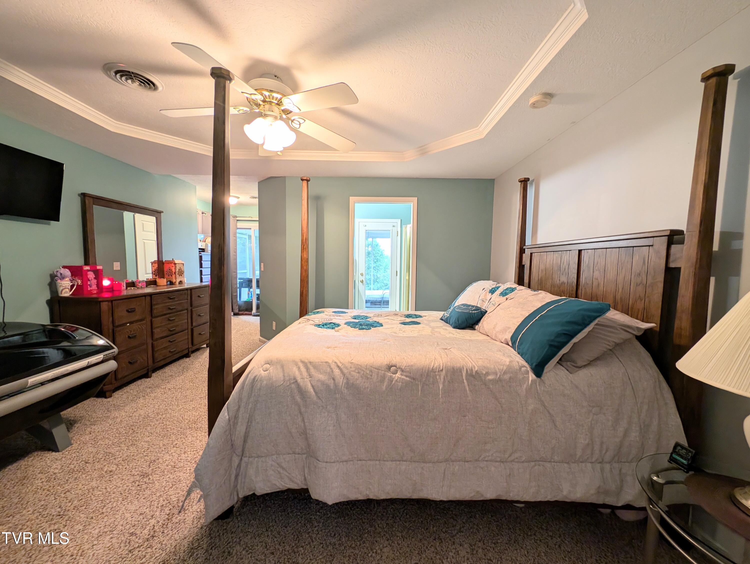 1058 Nealy Ridge