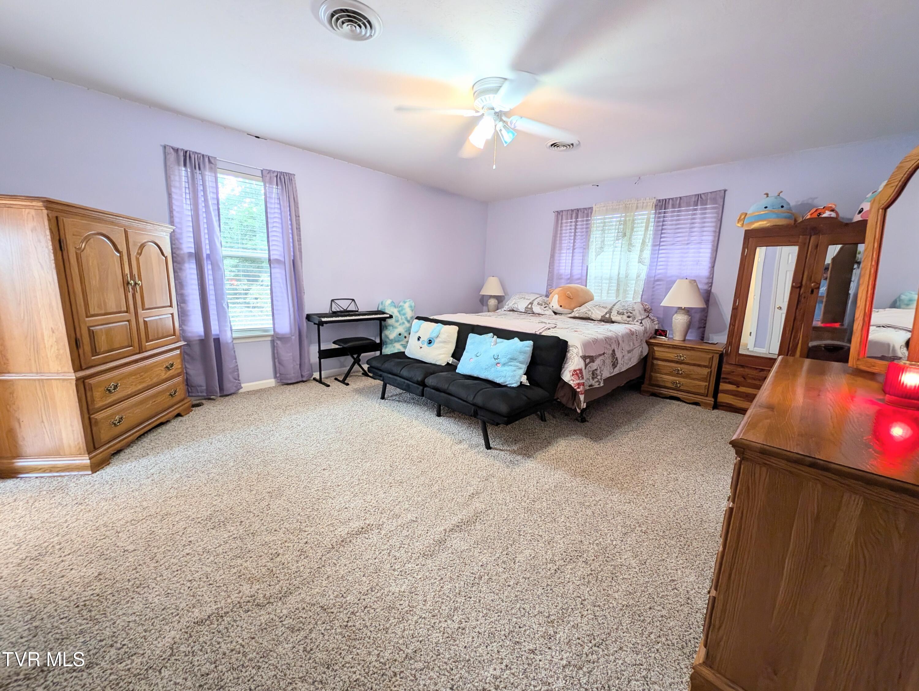 1058 Nealy Ridge