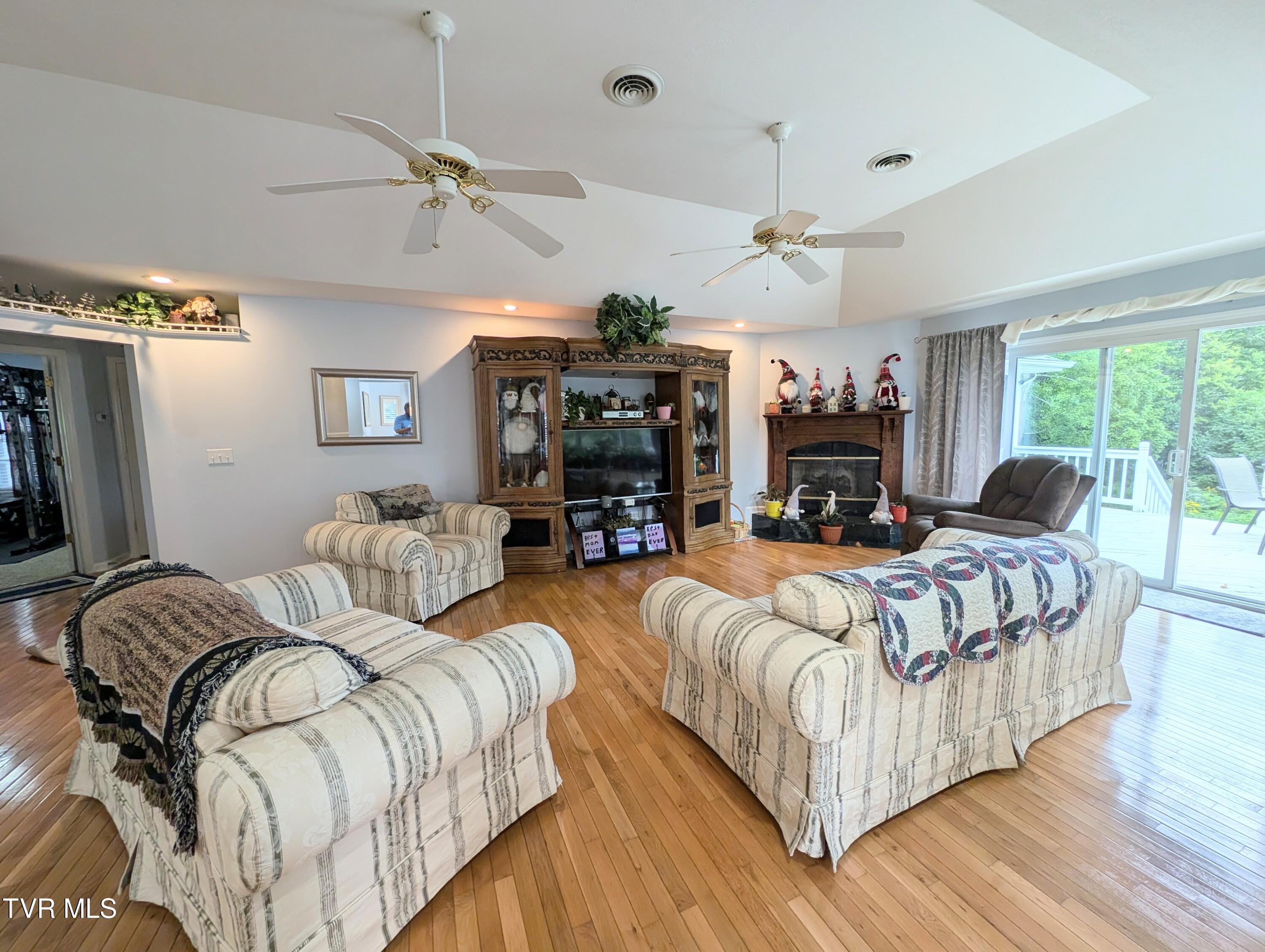 1058 Nealy Ridge