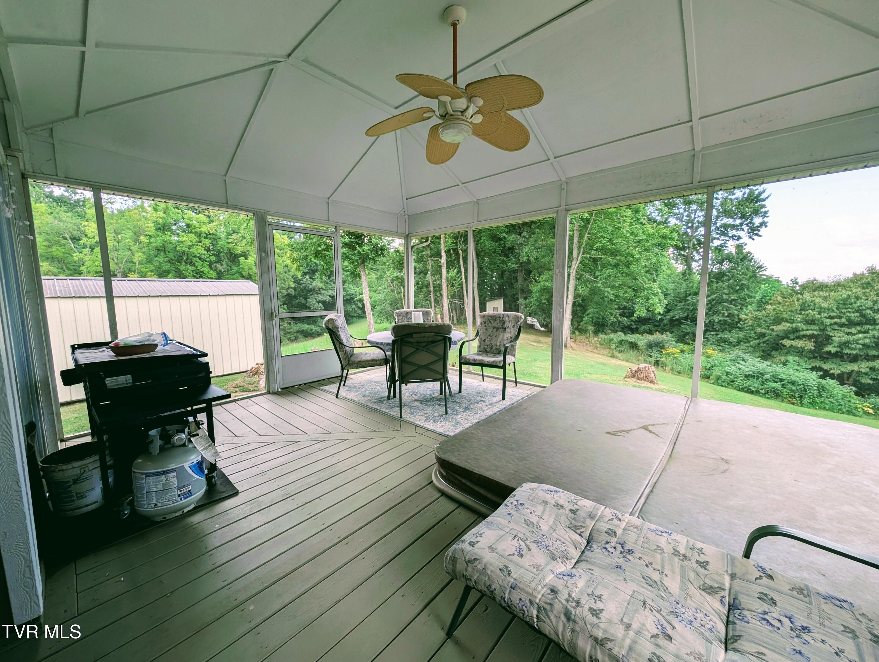 1058 Nealy Ridge