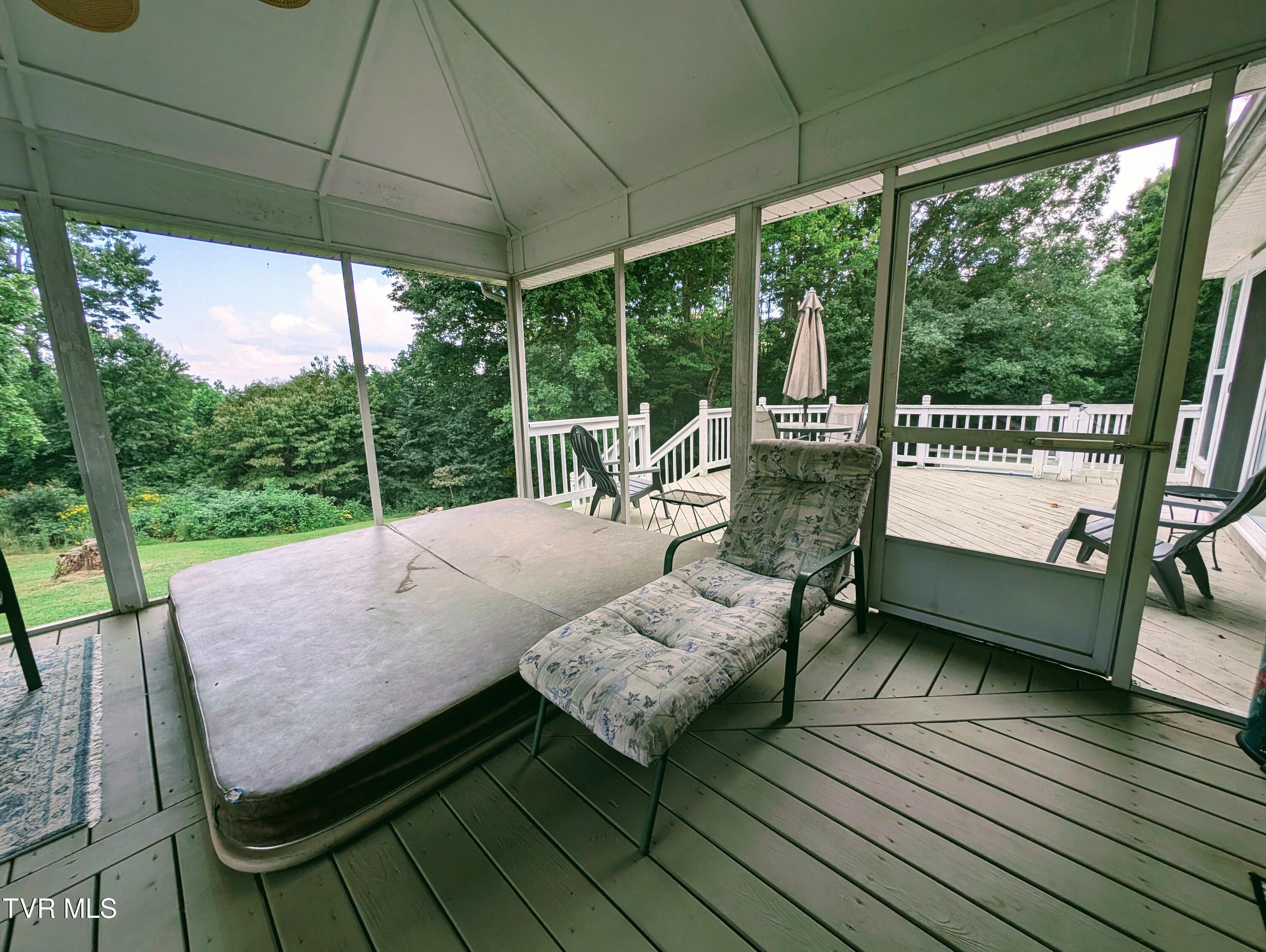 1058 Nealy Ridge