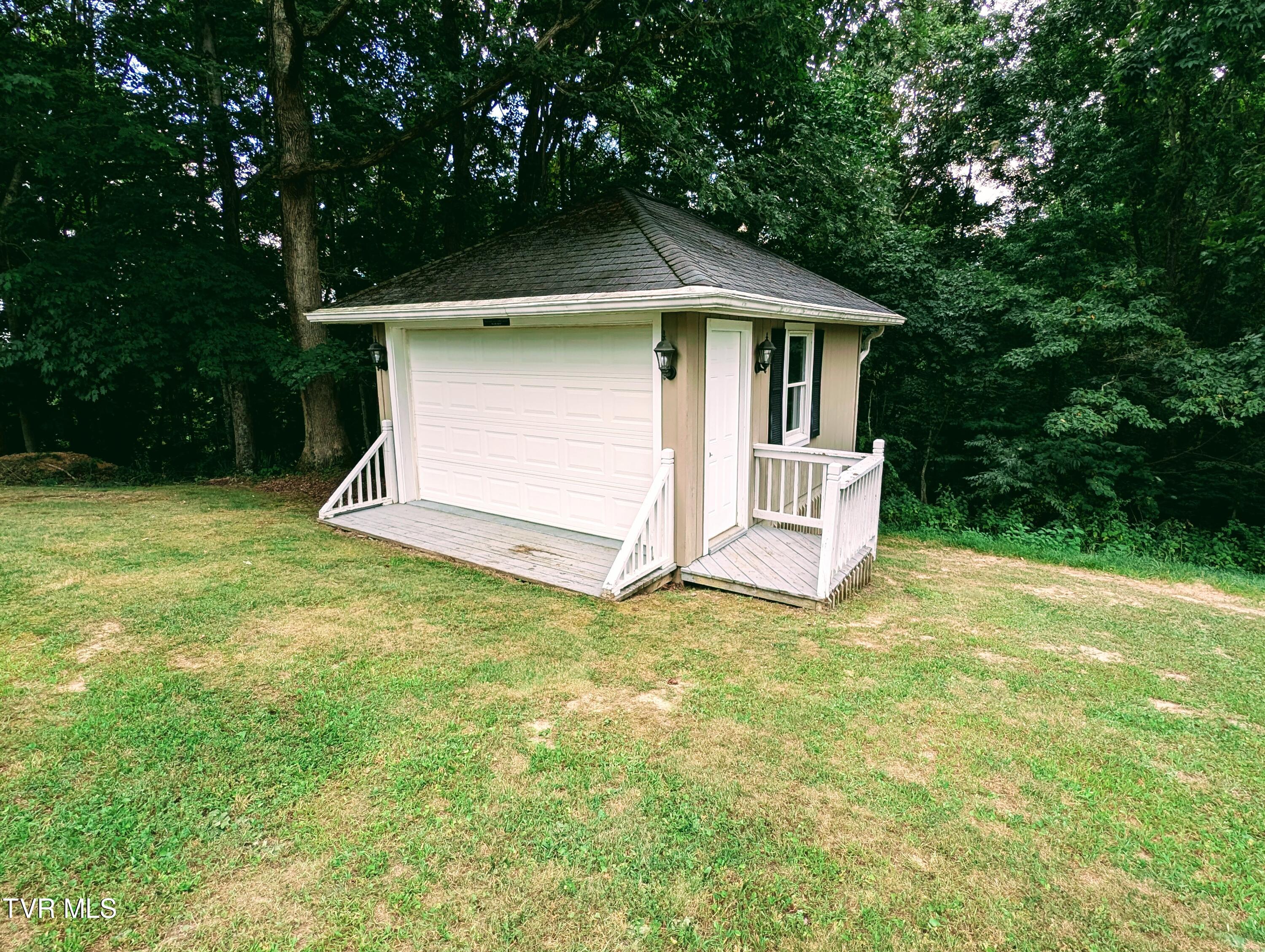 1058 Nealy Ridge