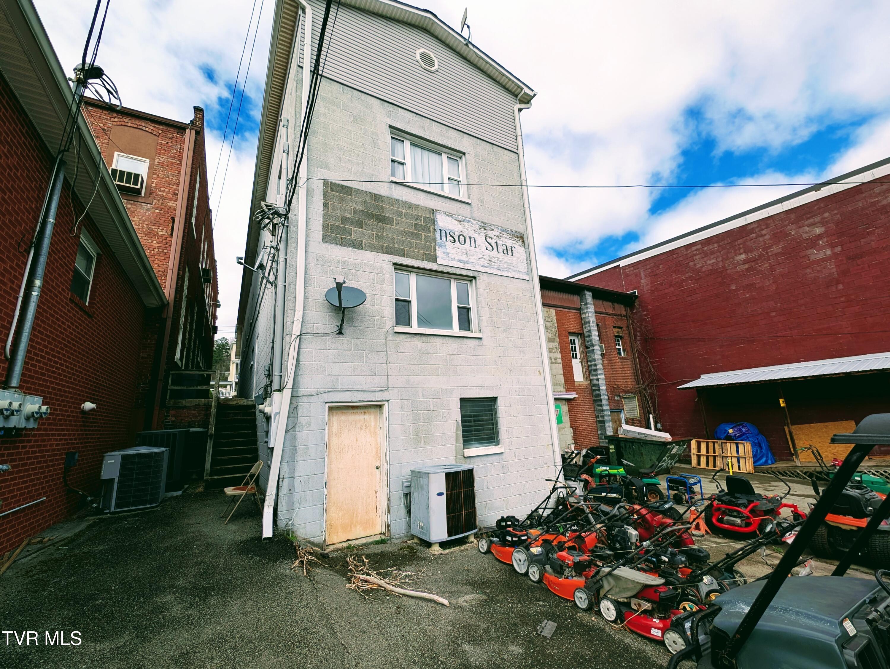250 East Main Street