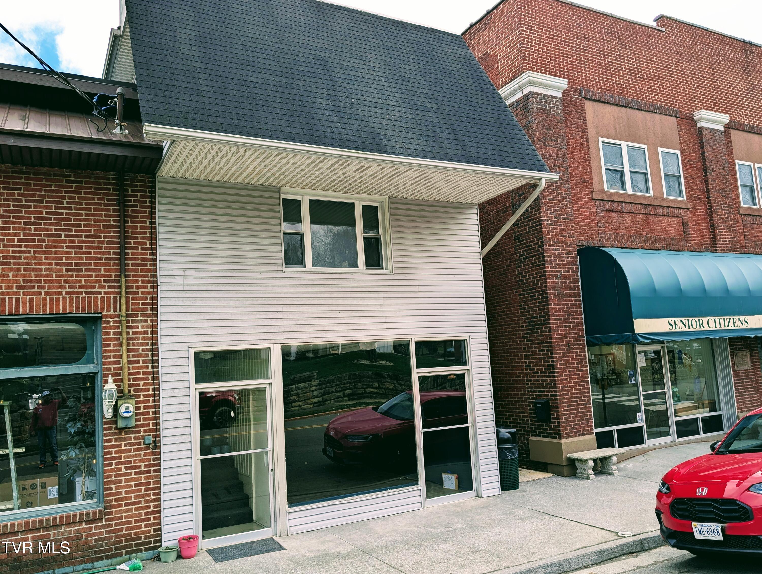 250 East Main Street