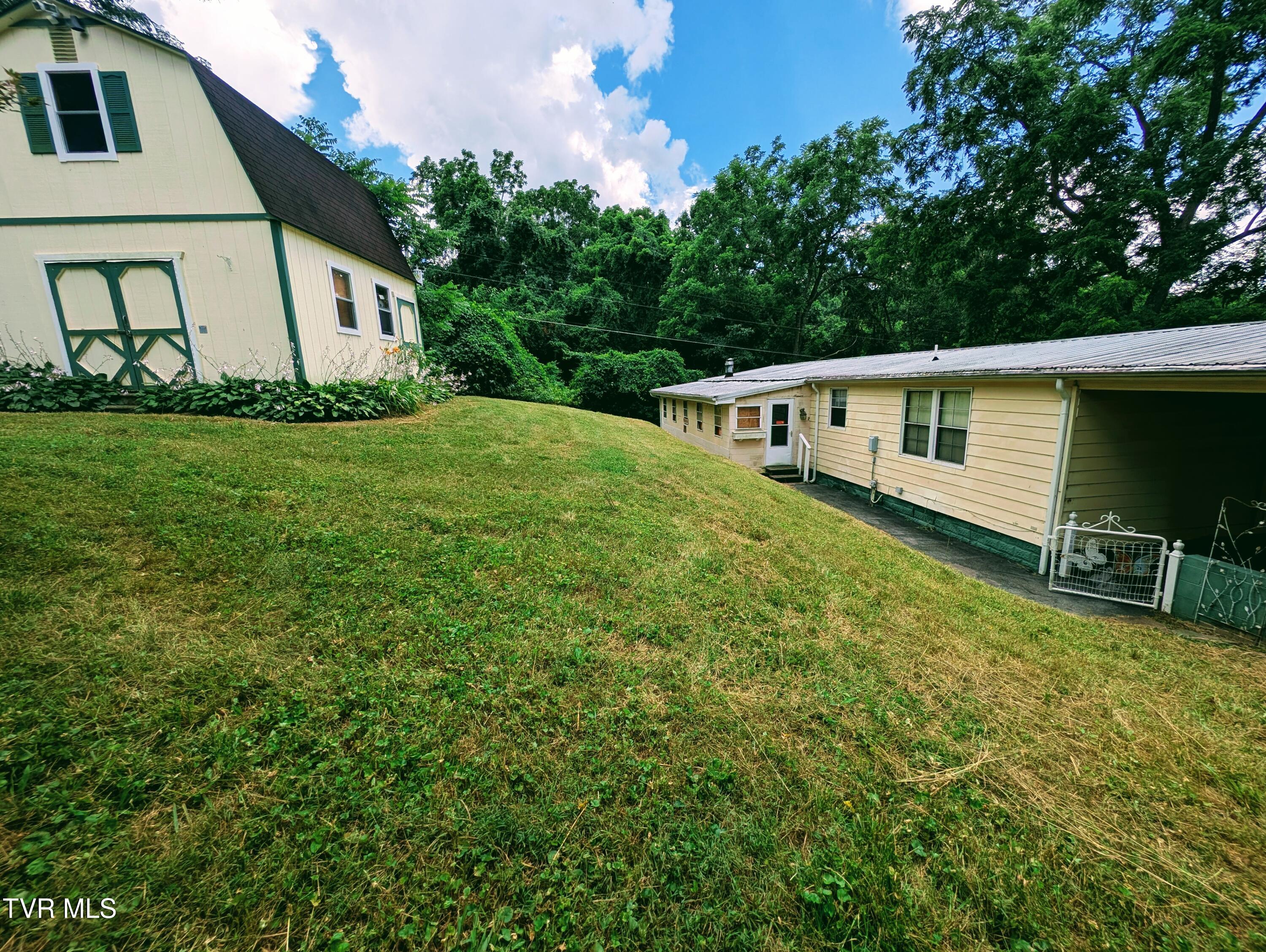 222 Warren Drive