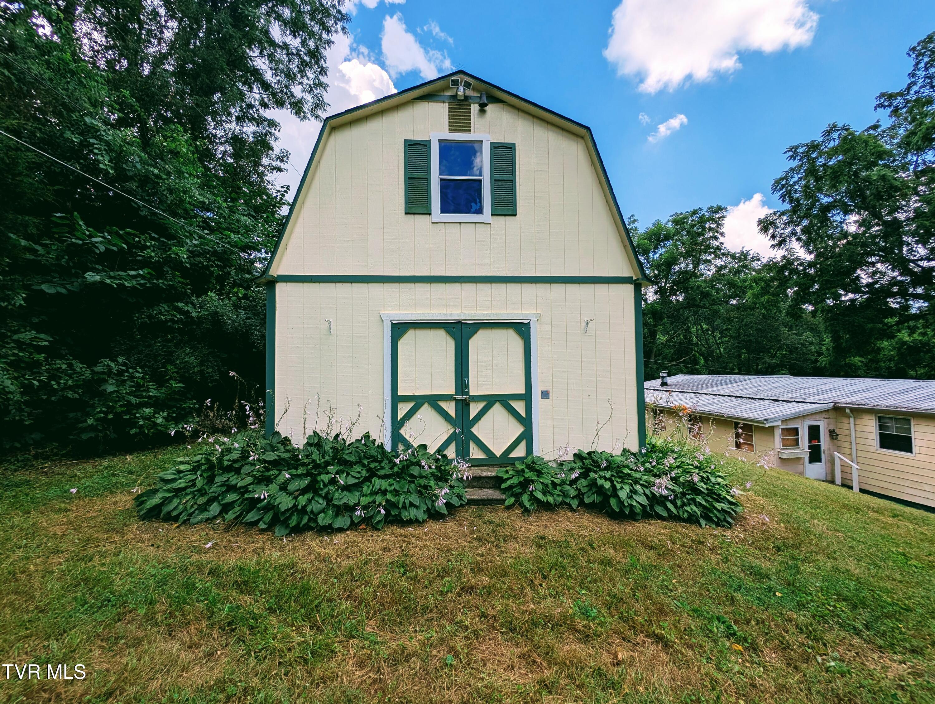 222 Warren Drive