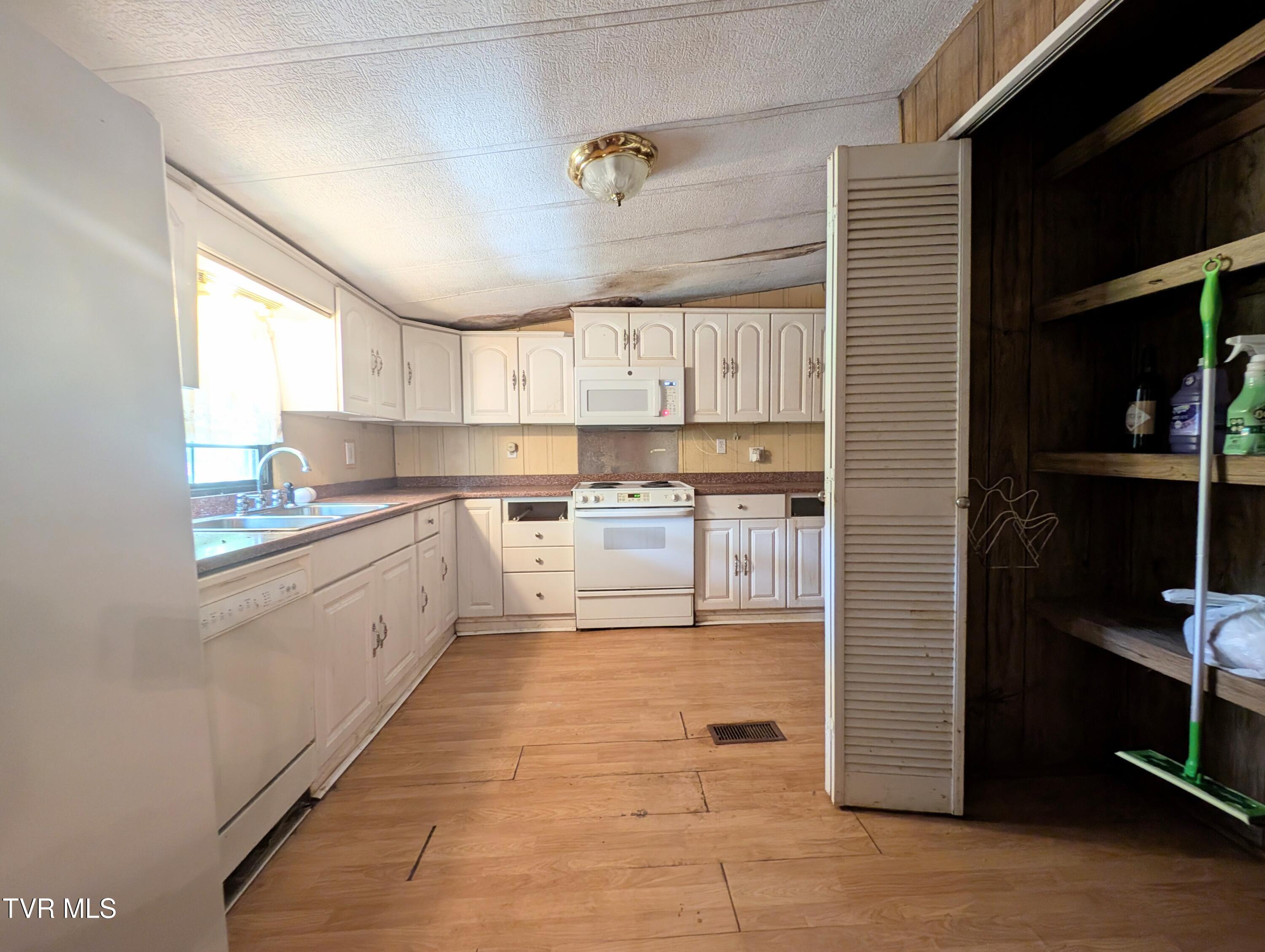 222 Warren Drive