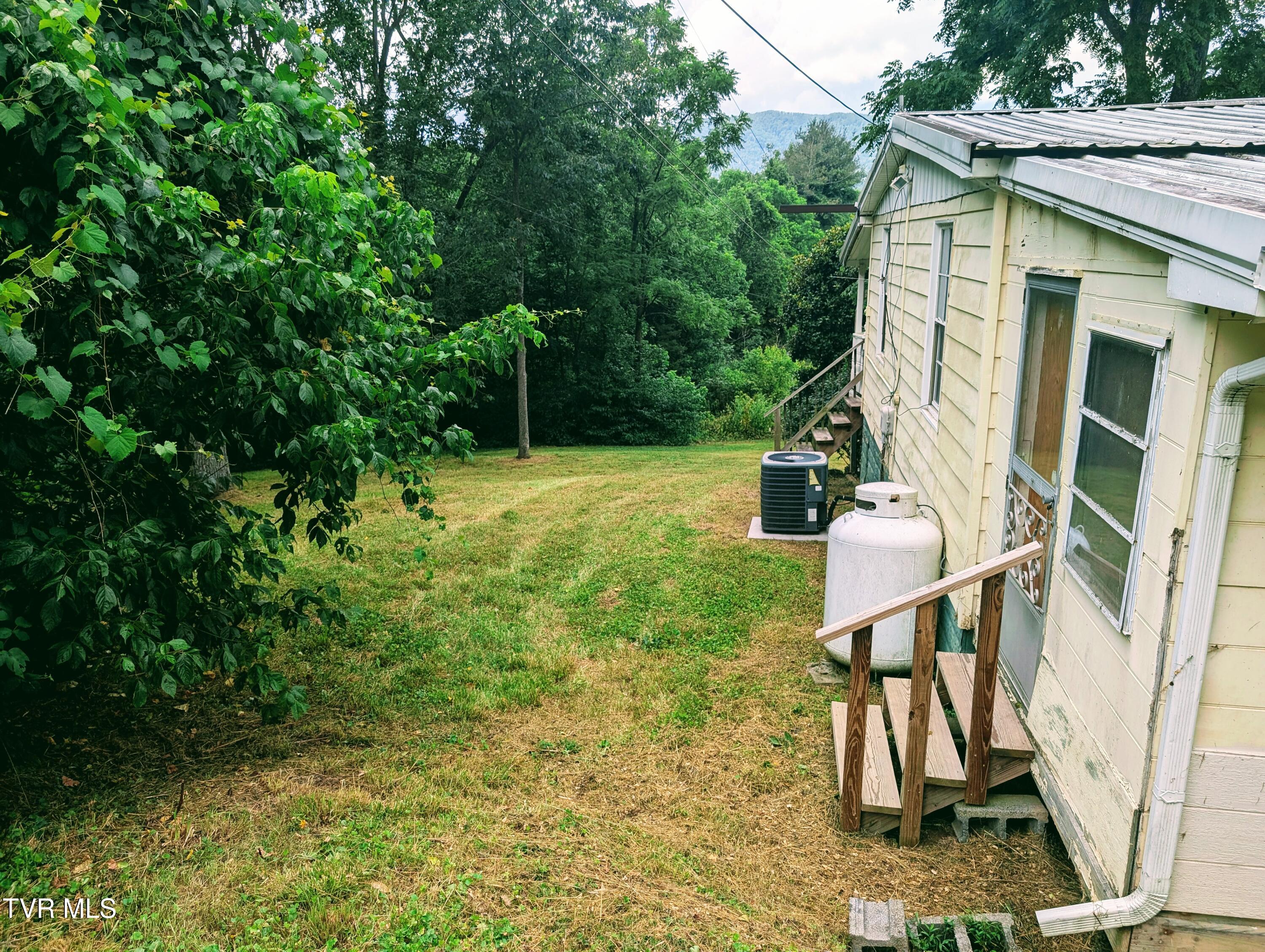 222 Warren Drive